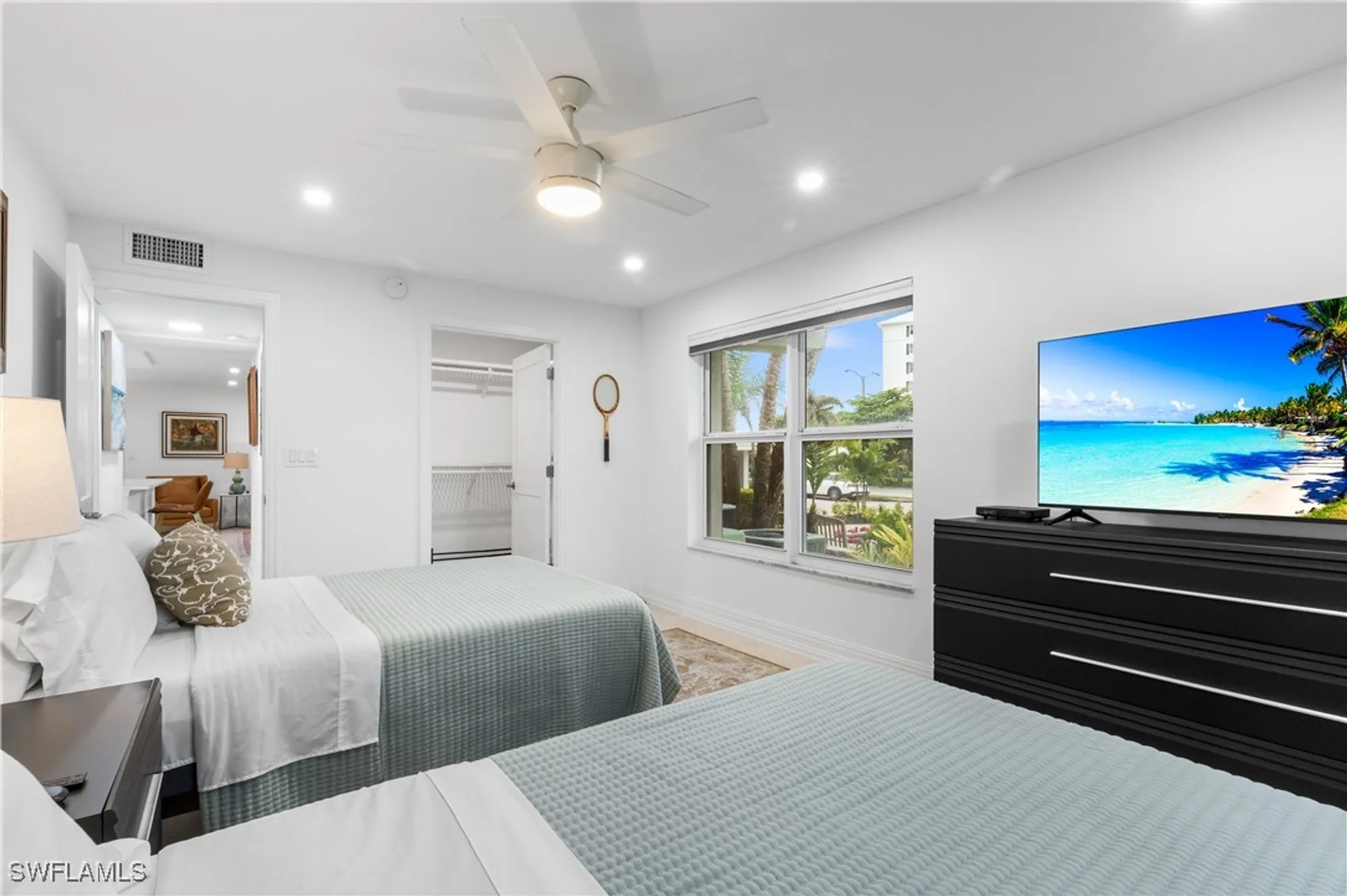 Property Slideshow image 14 of 18 | 2800 gulf shore blvd 100, Naples, FL, 34103