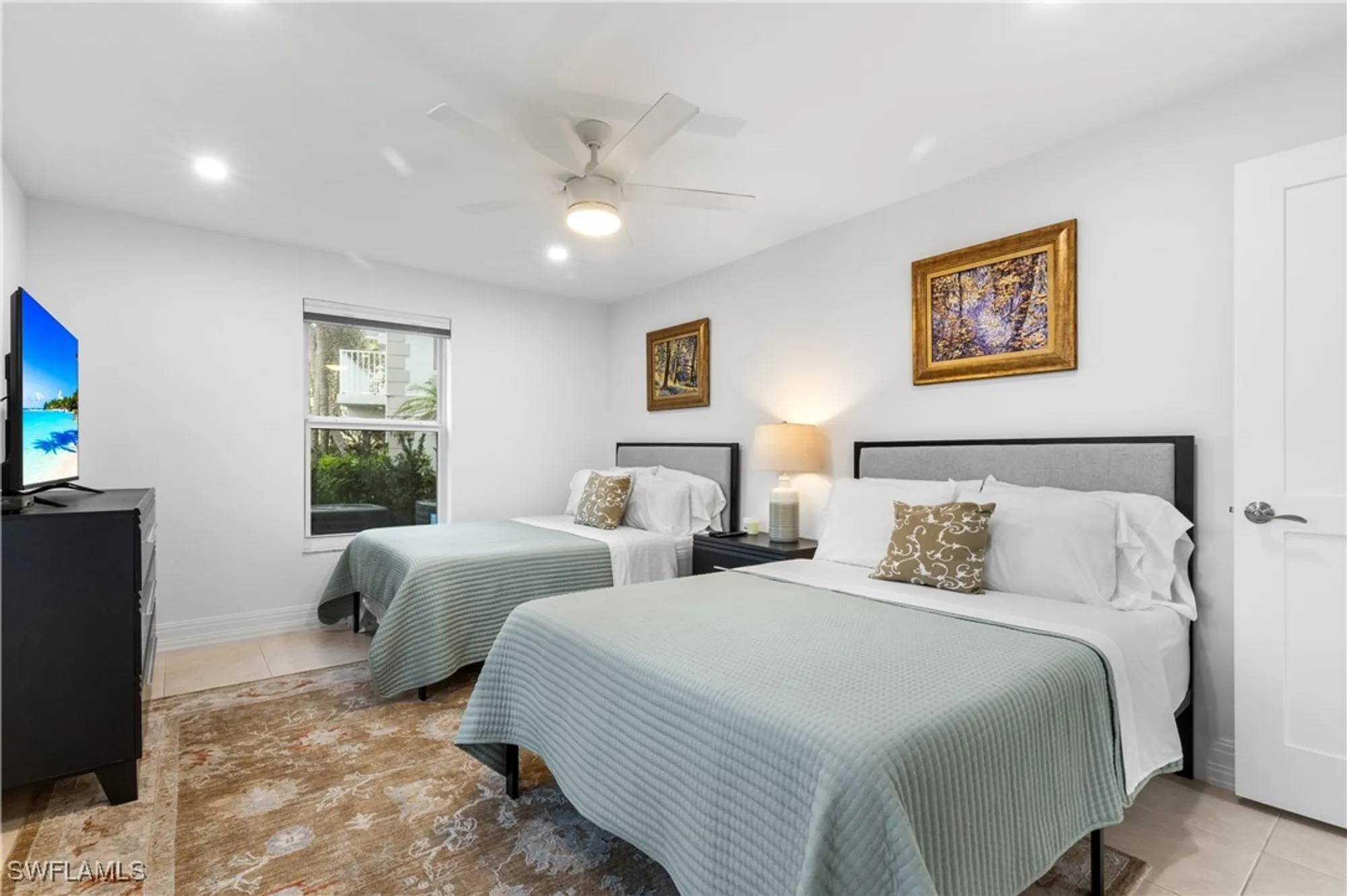 Property Slideshow image 16 of 18 | 2800 gulf shore blvd 100, Naples, FL, 34103