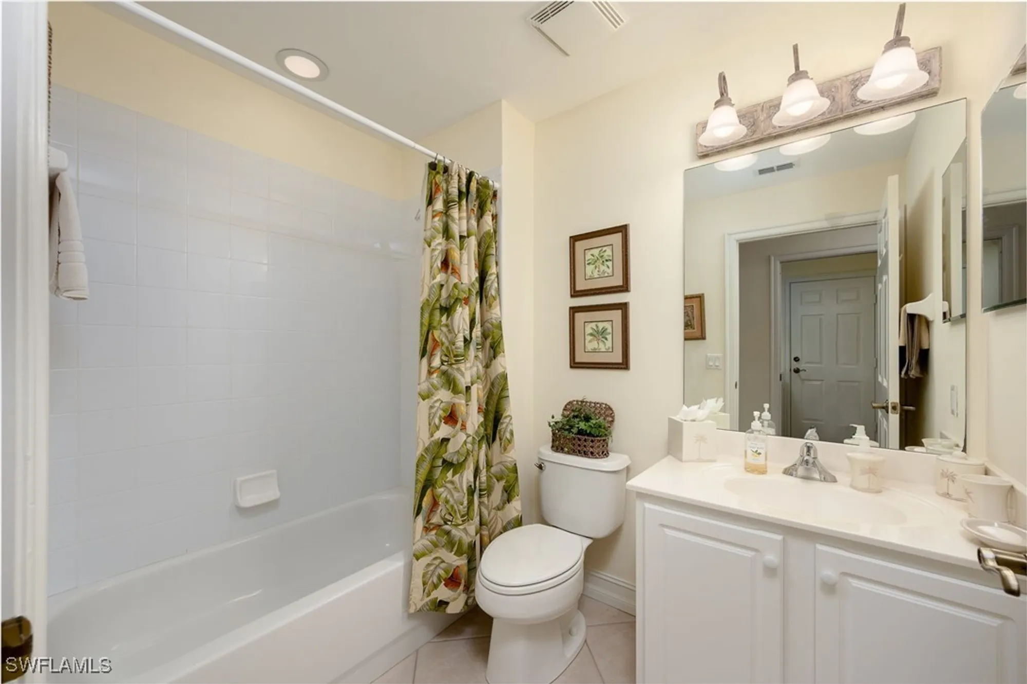 Property Slideshow image 14 of 27 | 11041 harbour yacht ct unit 102, Fort Myers, FL, 33908