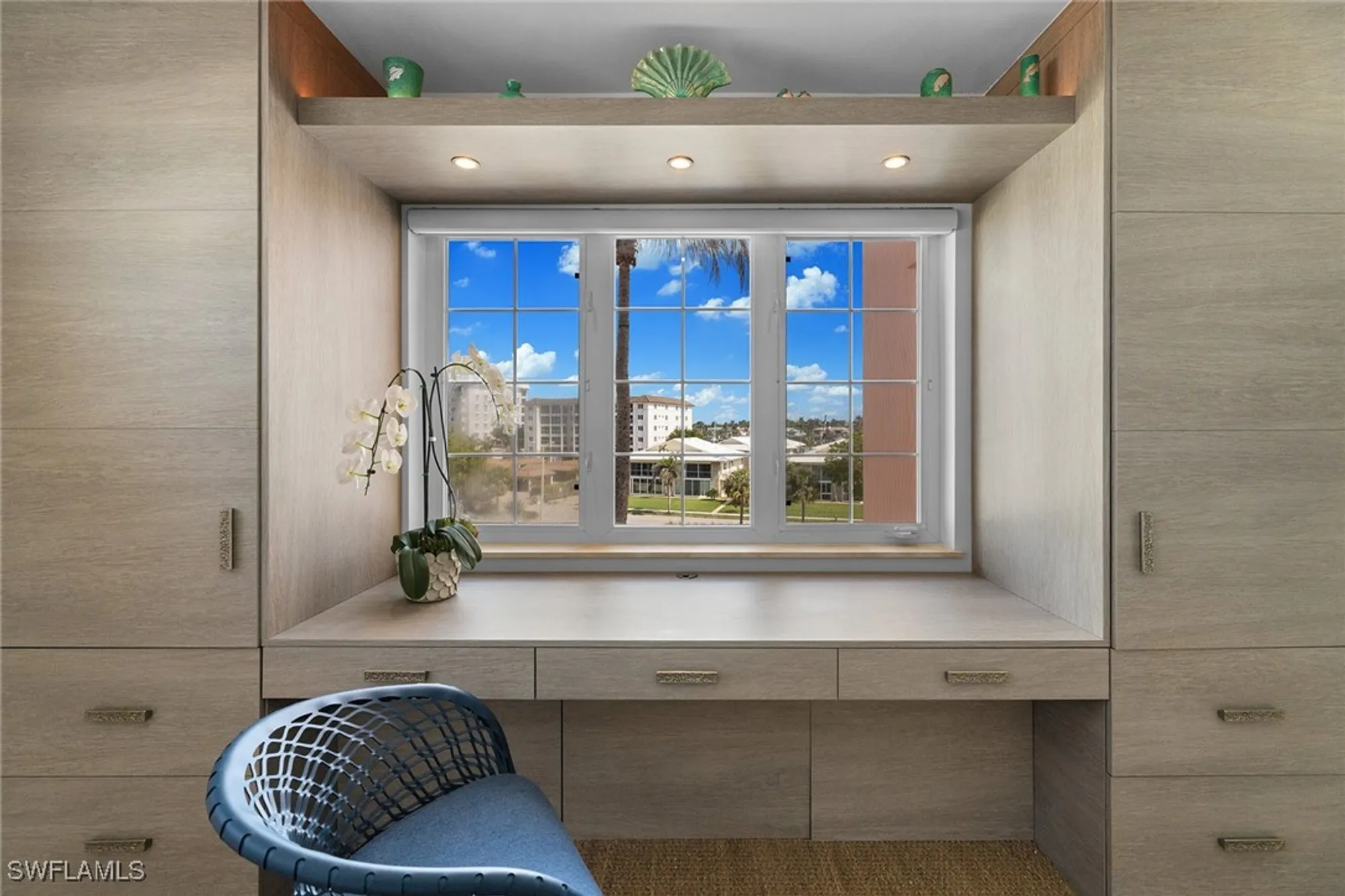 Property Slideshow image 28 of 35 | 2401 gulf shore blvd 44, Naples, FL, 34103