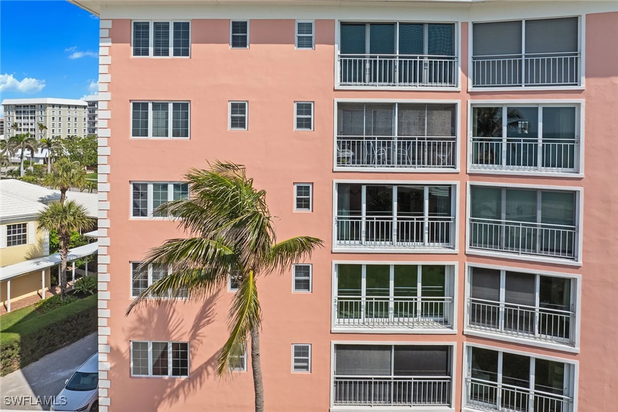 Property Slideshow image 34 of 35 | 2401 gulf shore blvd 44, Naples, FL, 34103