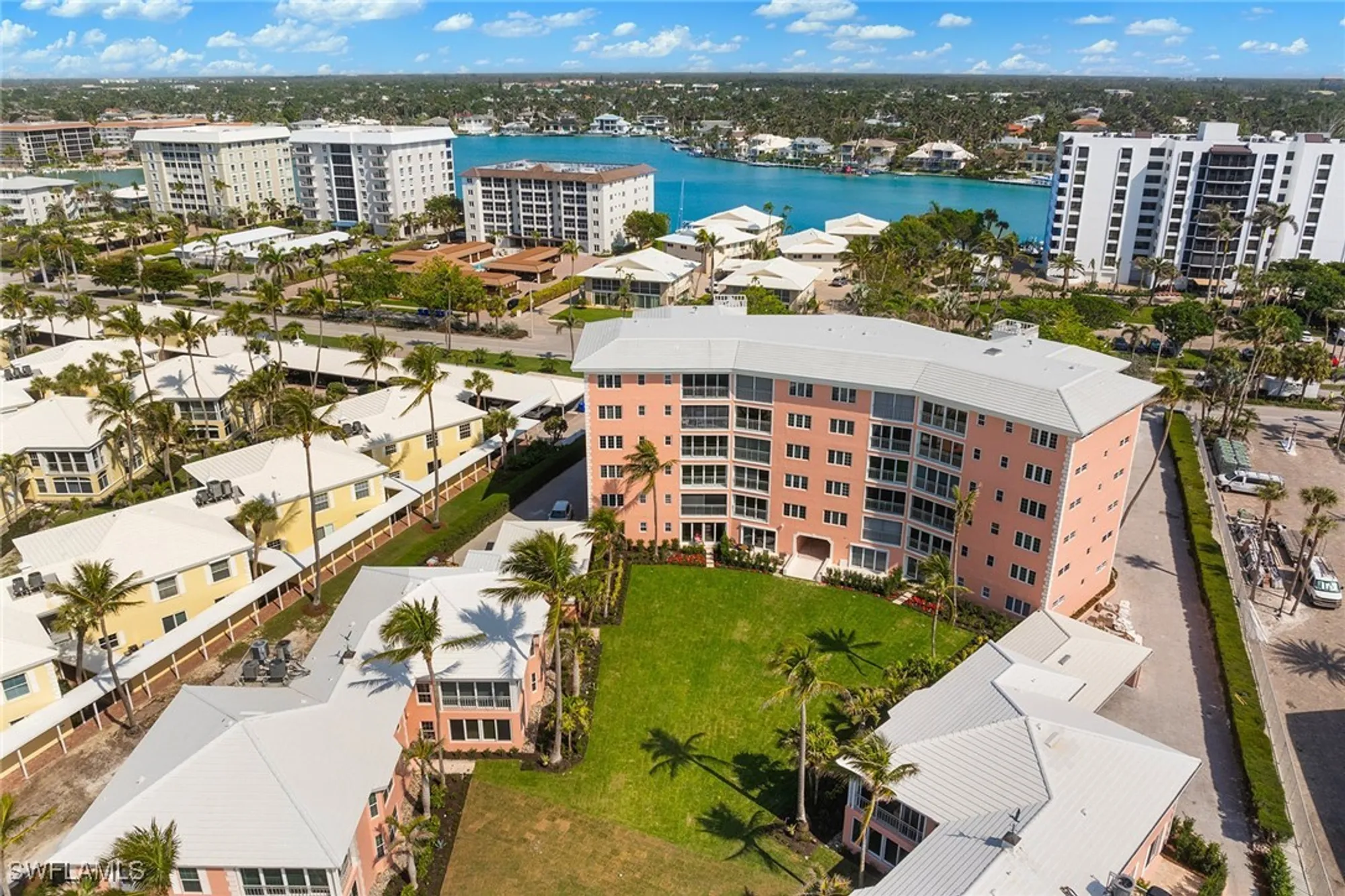 Property Slideshow image 33 of 35 | 2401 gulf shore blvd 44, Naples, FL, 34103