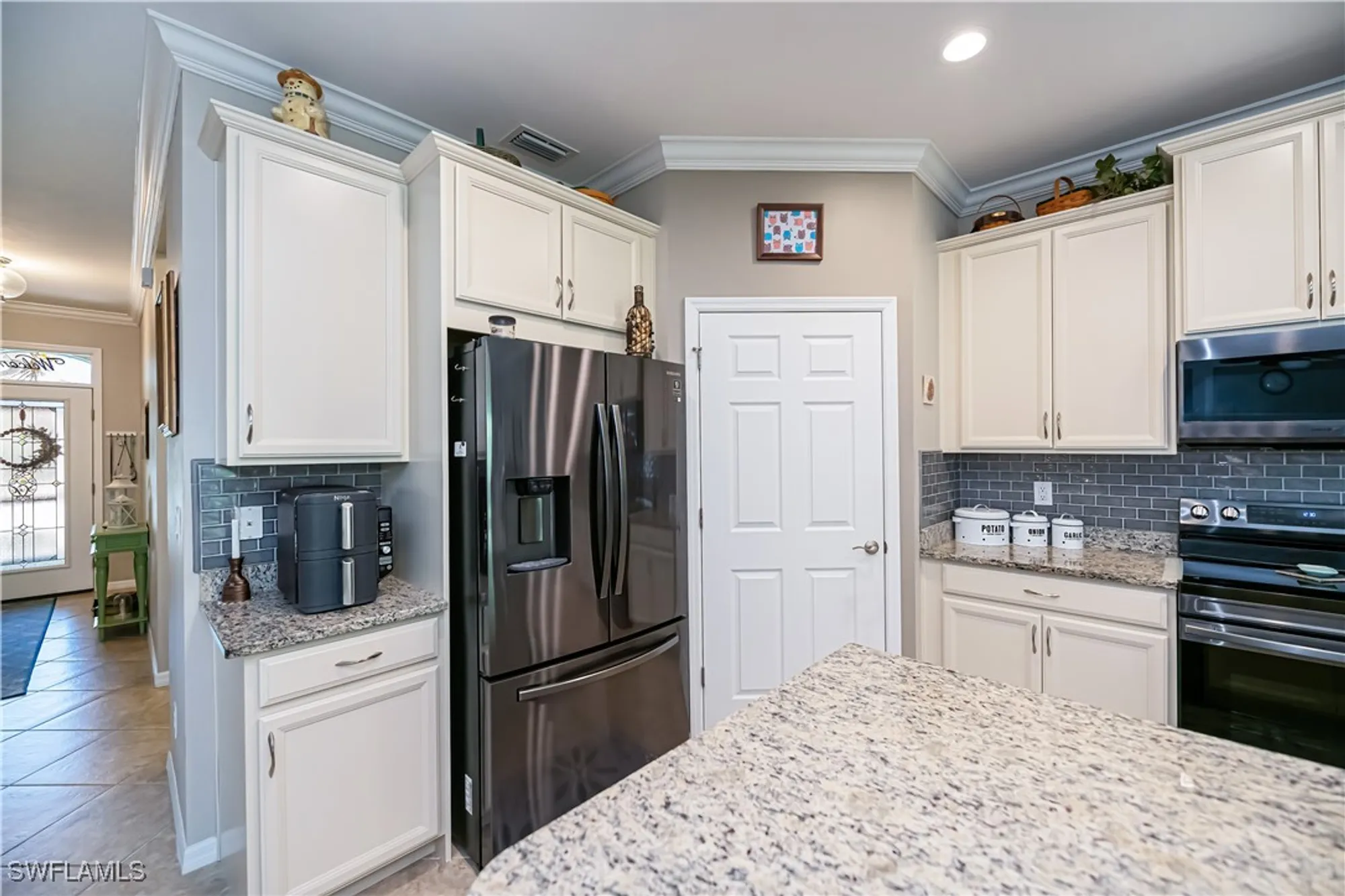Property Slideshow image 18 of 42 | 3145 apple blossom dr, Alva, FL, 33920