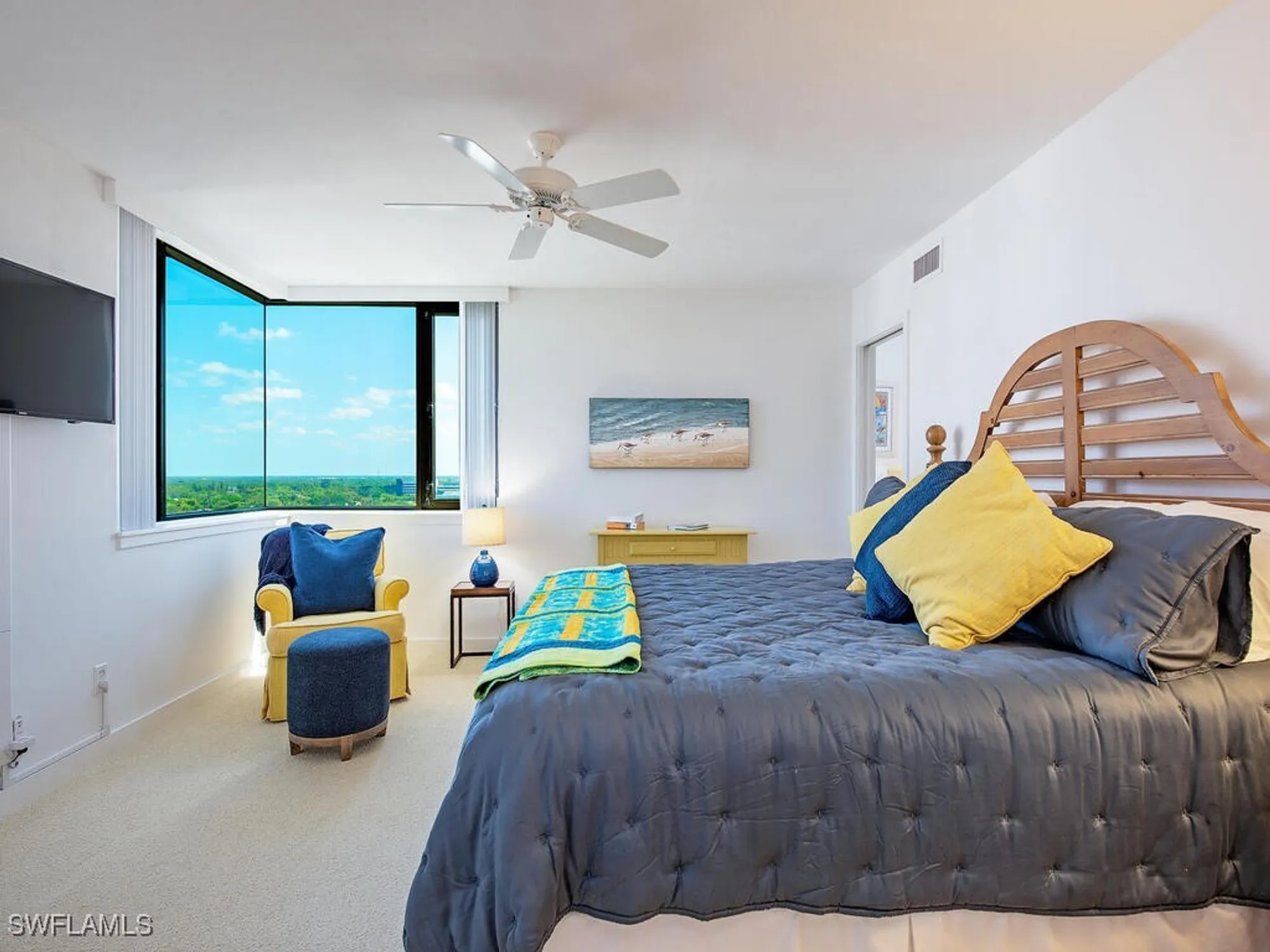 Property Slideshow image 11 of 17 | 5555 heron point dr 1602, Naples, FL, 34108