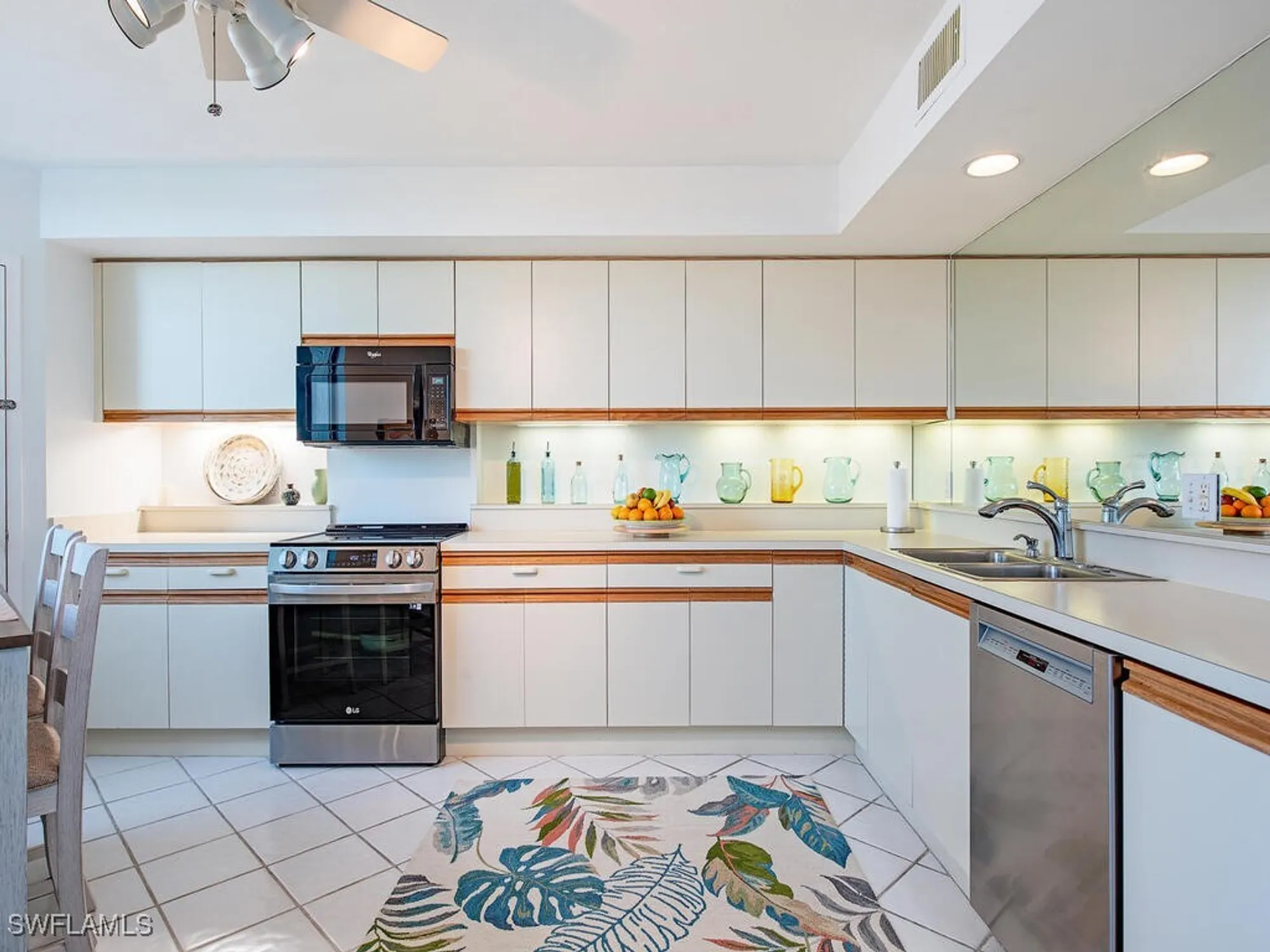 Property Slideshow image 6 of 17 | 5555 heron point dr 1602, Naples, FL, 34108