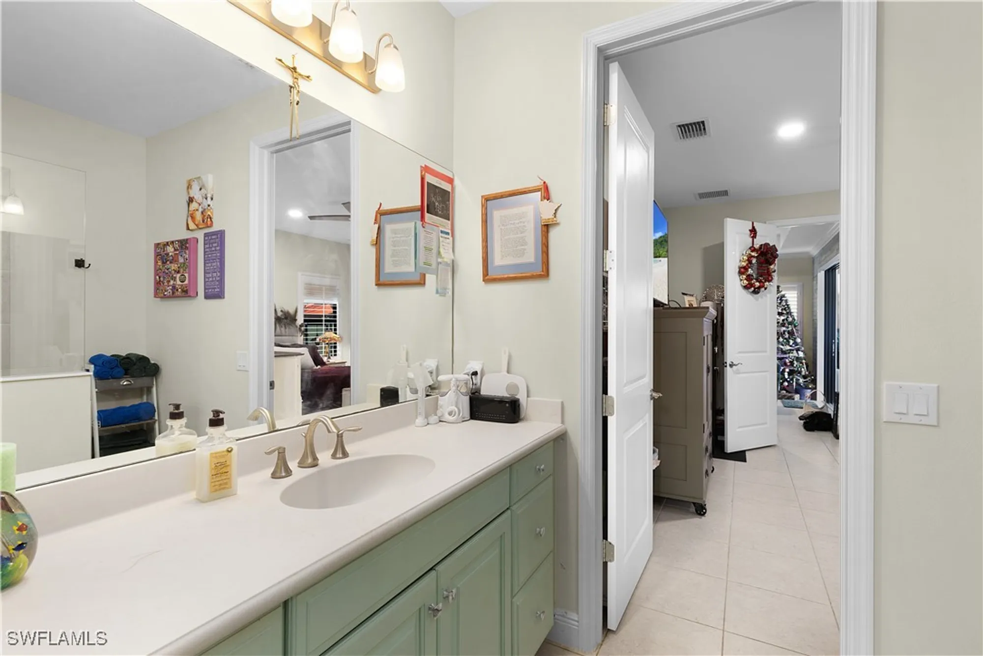 Property Slideshow image 23 of 50 | 2995 amblewind dr, Fort Myers, FL, 33905
