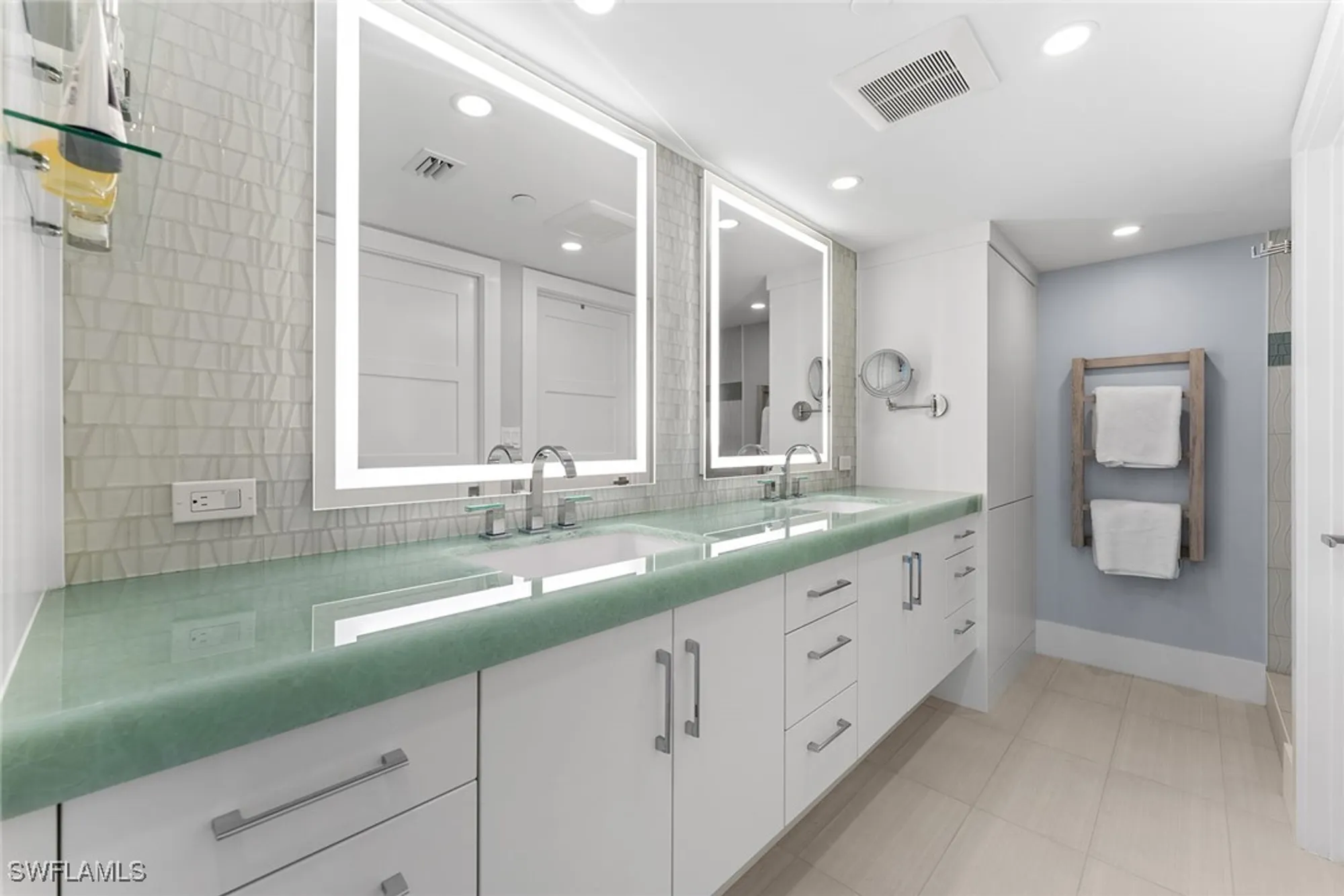 Property Slideshow image 23 of 34 | 3100 gulf shore blvd n apt 504, Naples, FL, 34103