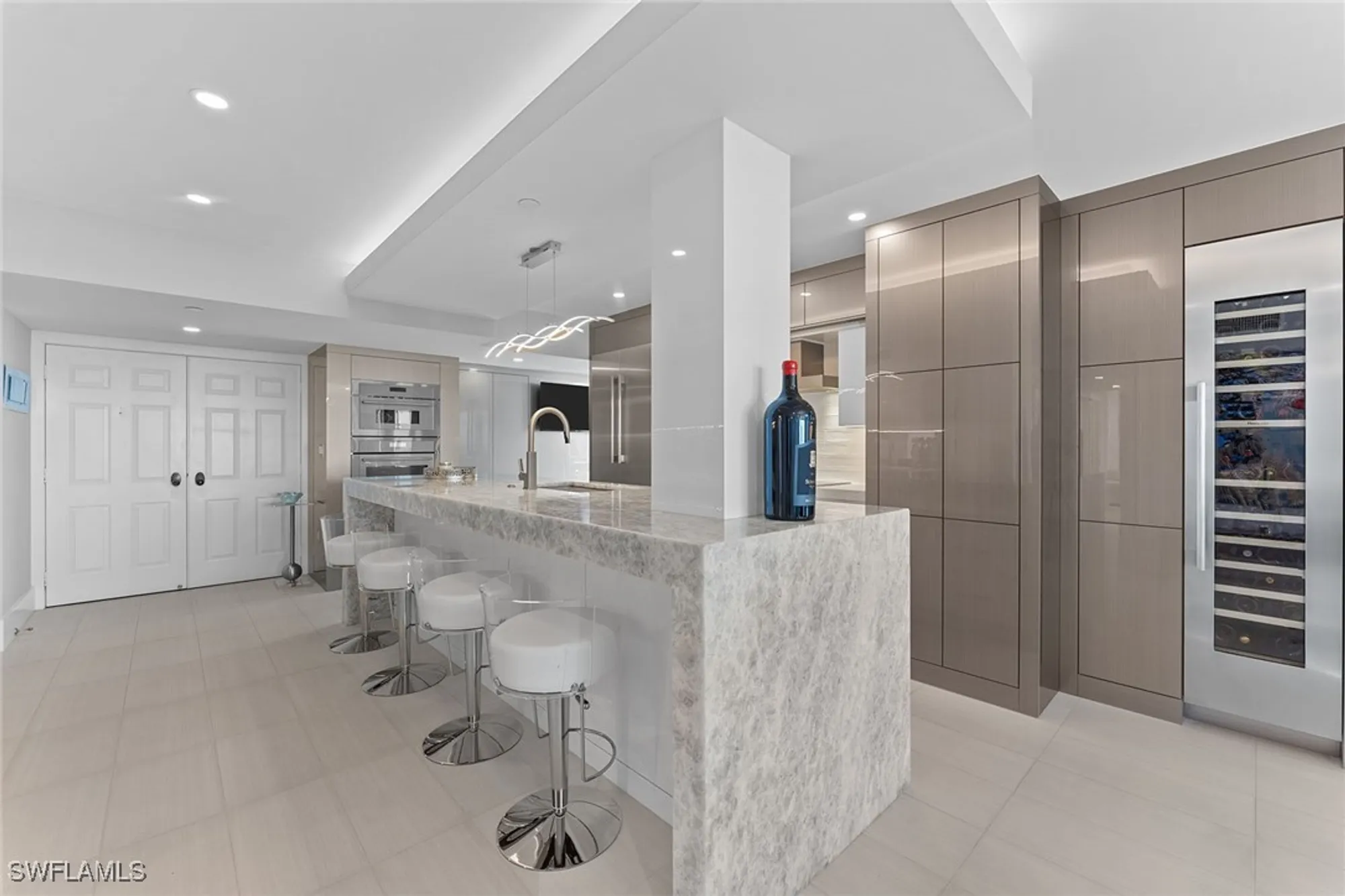 Property Slideshow image 9 of 34 | 3100 gulf shore blvd n apt 504, Naples, FL, 34103