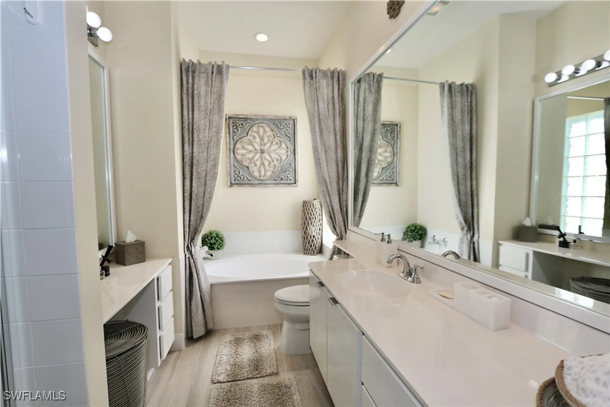 Property Slideshow image 17 of 49 | 5495 freeport ln, Naples, FL, 34119