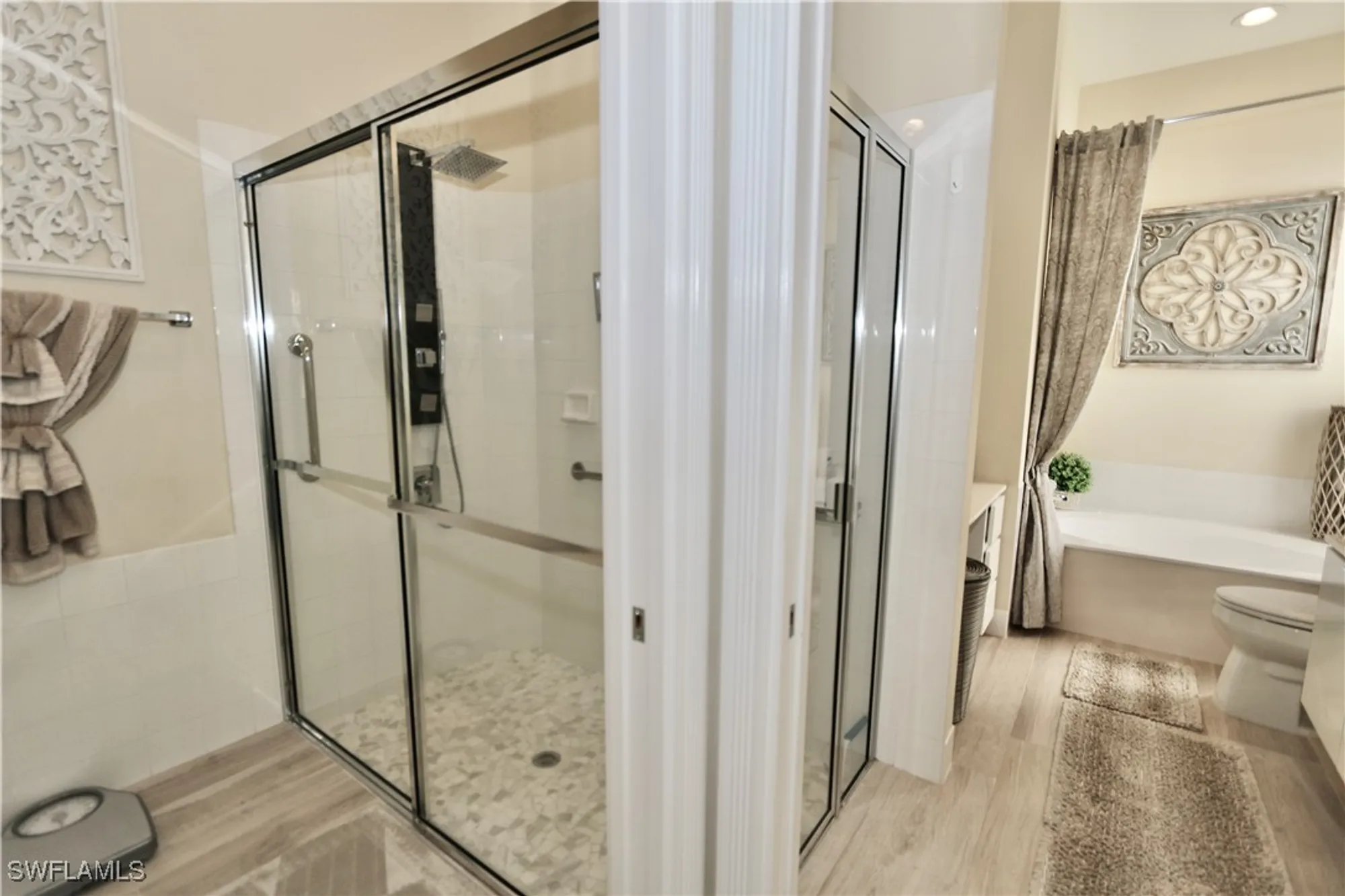 Property Slideshow image 19 of 49 | 5495 freeport ln, Naples, FL, 34119