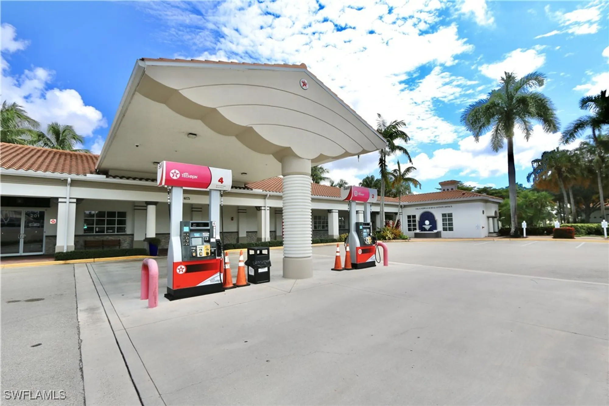 Property Slideshow image 45 of 49 | 5495 freeport ln, Naples, FL, 34119