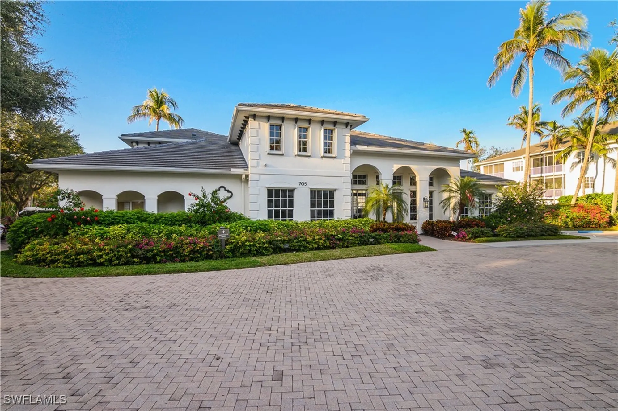 Property Slideshow image 28 of 32 | 700 bentwater cir 203, Naples, FL, 34108
