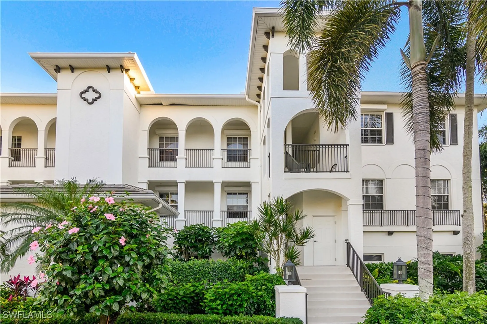 Property Slideshow image 3 of 32 | 700 bentwater cir 203, Naples, FL, 34108