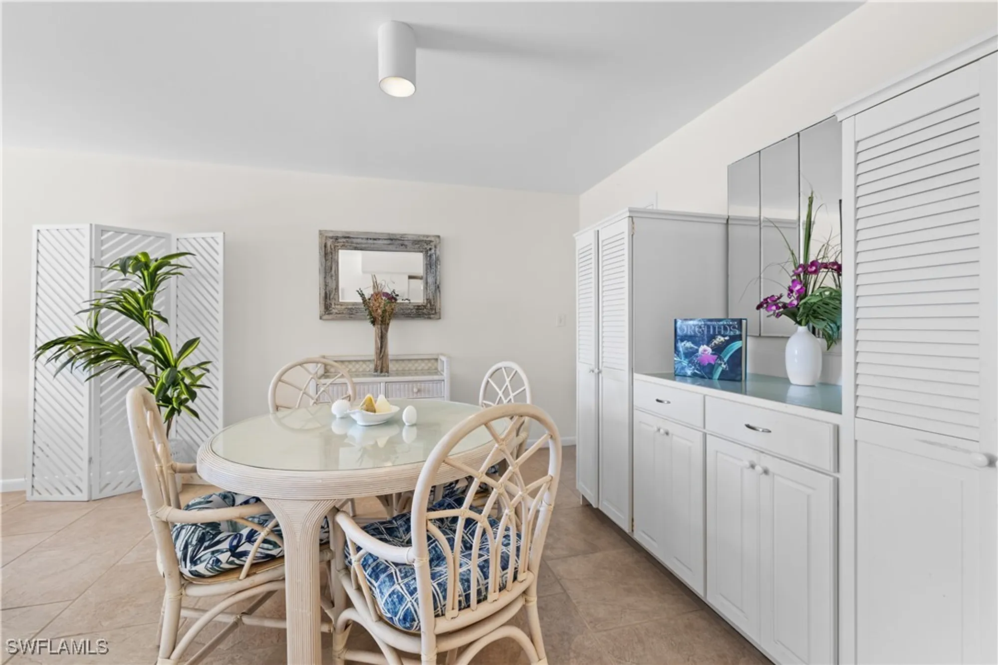 Property Slideshow image 6 of 15 | 2011 gulf shore blvd 44, Naples, FL, 34102