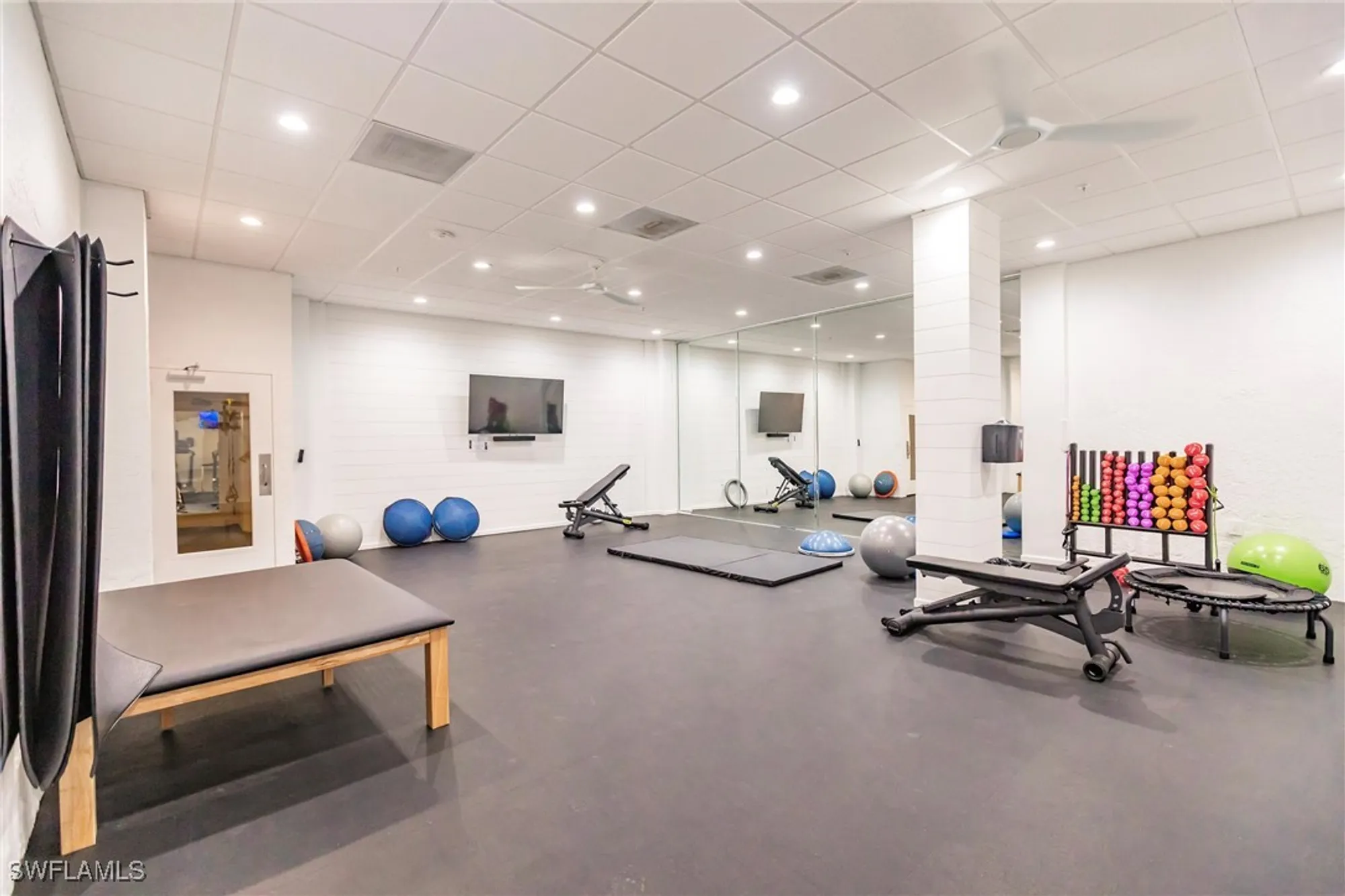 Property Slideshow image 19 of 36 | 3115 gulf shore blvd 806s, Naples, FL, 34103