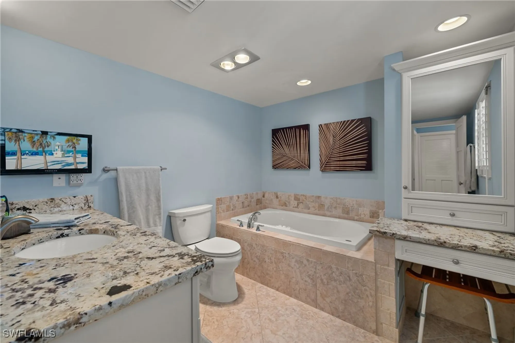 Property Slideshow image 20 of 29 | 2901 gulf shore blvd n apt 701s, Naples, FL, 34103