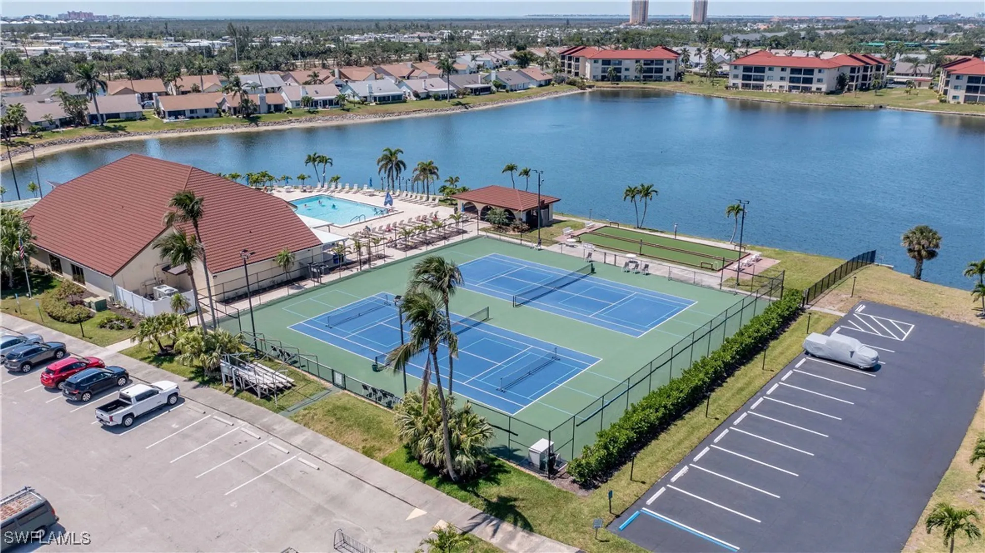 Property Slideshow image 5 of 18 | 11540 caravel cir 3028, Fort Myers, FL, 33908