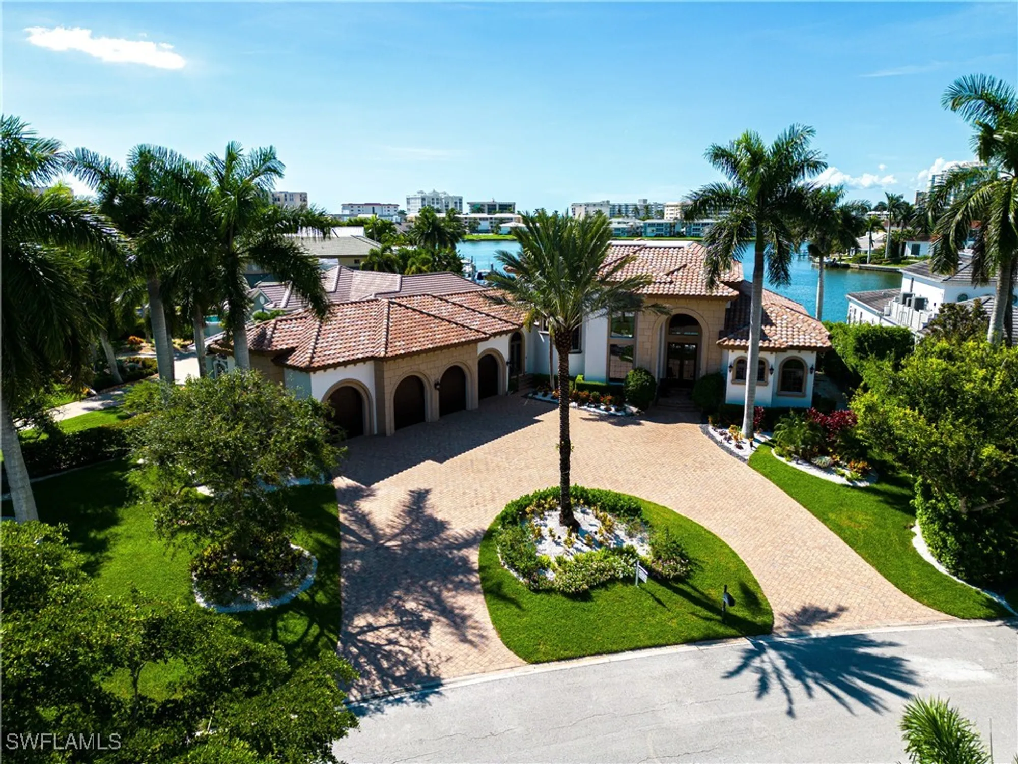 Property Slideshow image 1 of 35 | 3111 leeward ln, Naples, FL, 34103