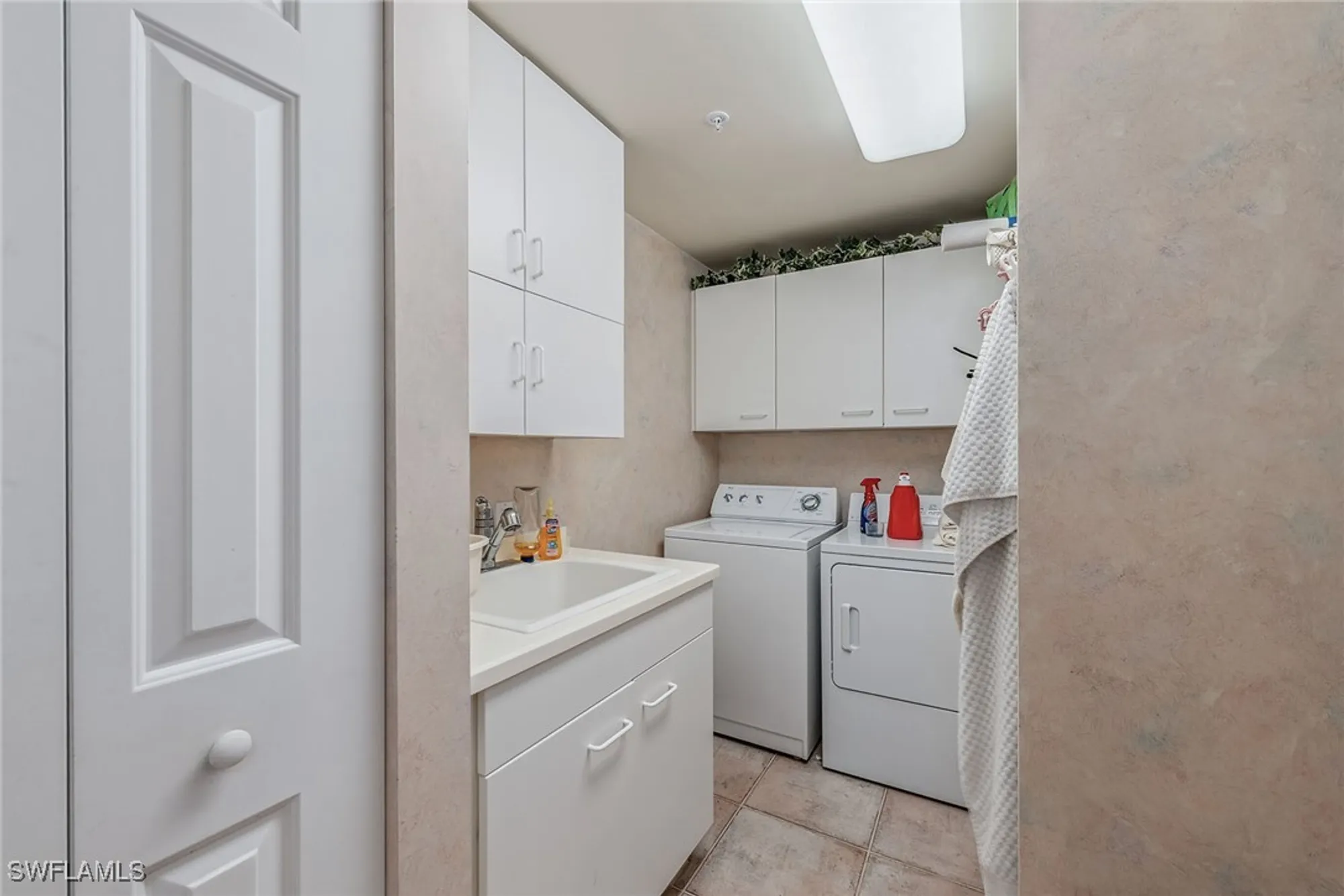 Property Slideshow image 17 of 21 | 8720 bay colony dr 104, Naples, FL, 34108