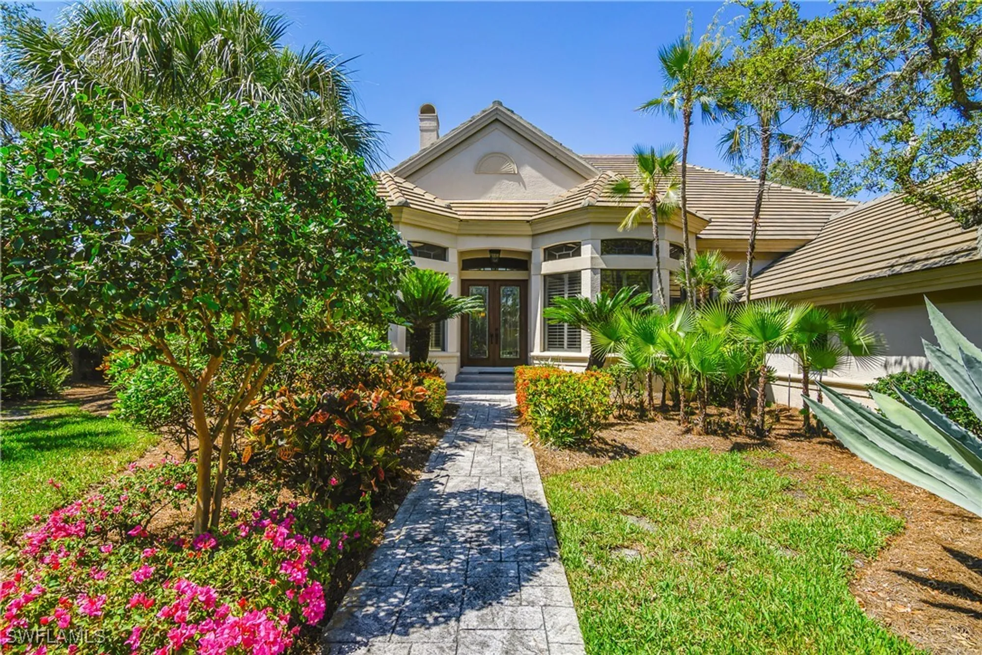 Property Slideshow image 8 of 50 | 3370 oaklake ct, Bonita Springs, FL, 34134