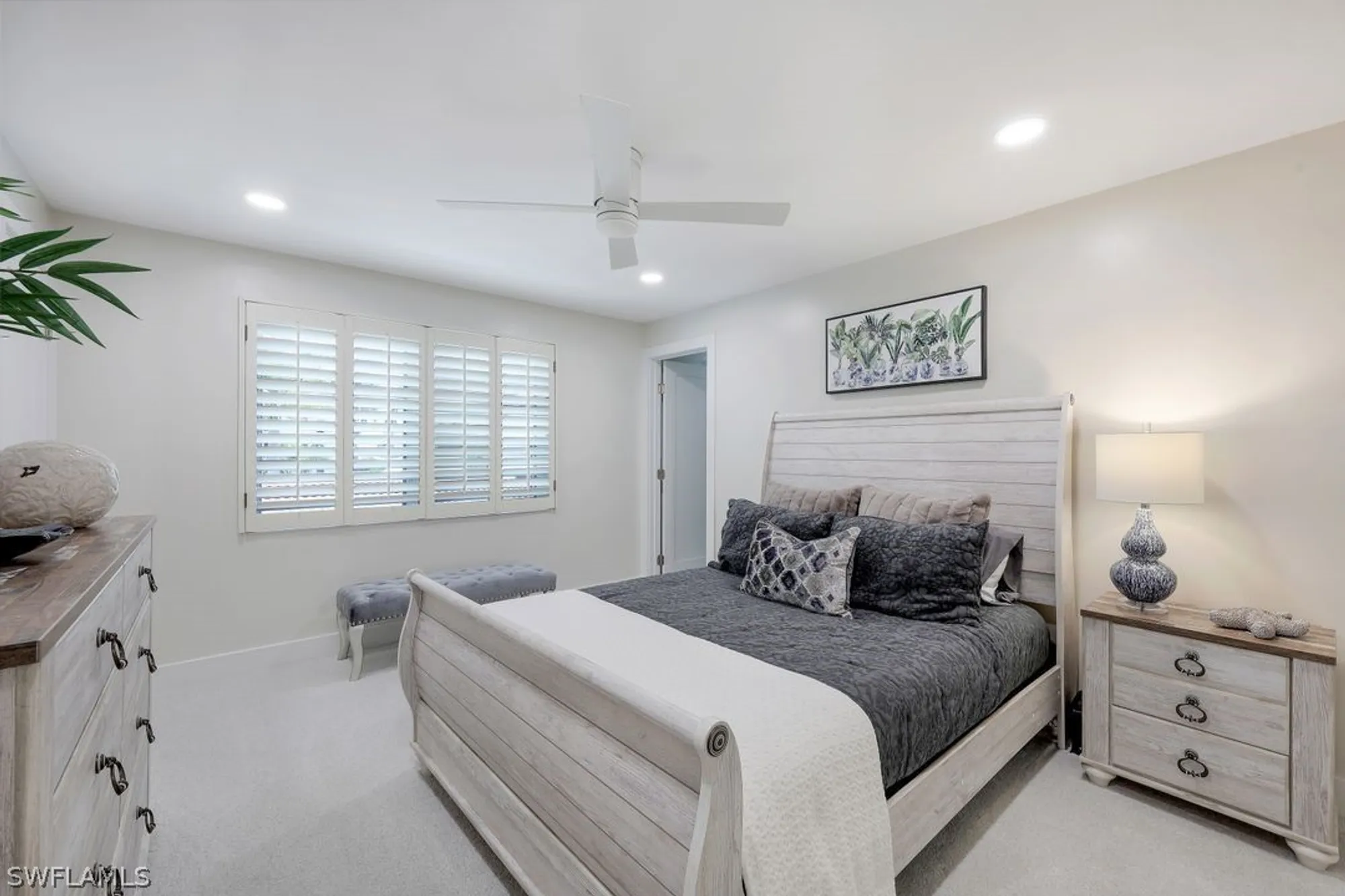 Property Slideshow image 10 of 26 | 3333 gulf shore blvd 103, Naples, FL, 34103