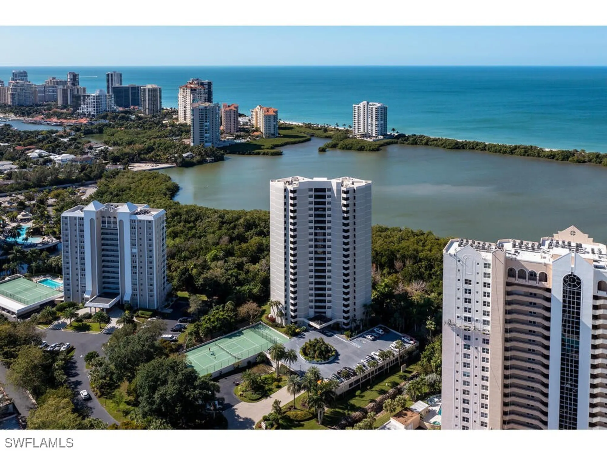 Property Slideshow image 12 of 15 | 5555 heron point dr 902, Naples, FL, 34108