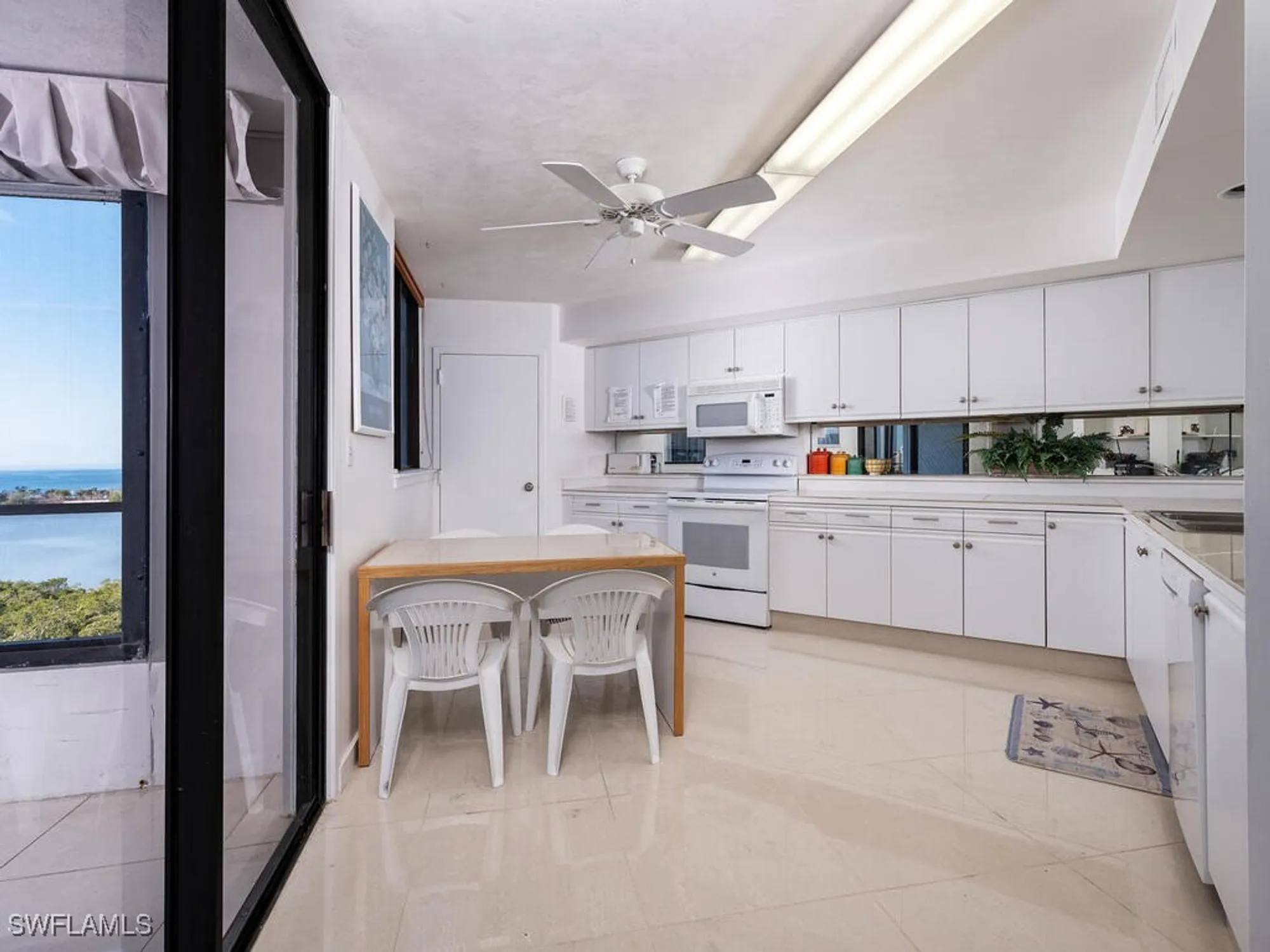 Property Slideshow image 5 of 15 | 5555 heron point dr 902, Naples, FL, 34108