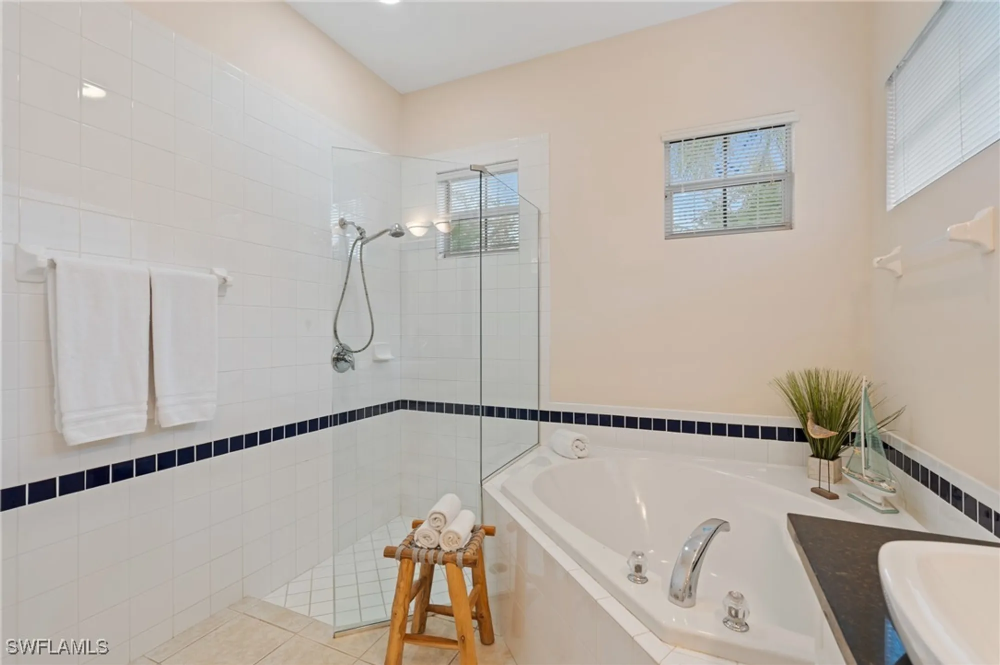 Property Slideshow image 18 of 33 | 6937 bent grass dr, Naples, FL, 34113