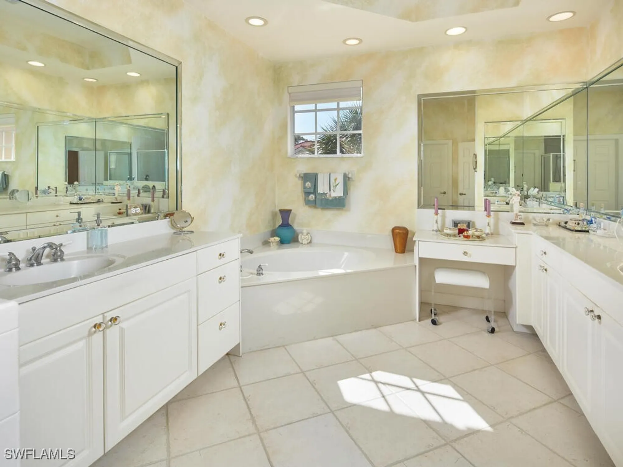 Property Slideshow image 14 of 35 | 26900 wyndhurst ct 201, Bonita Springs, FL, 34134