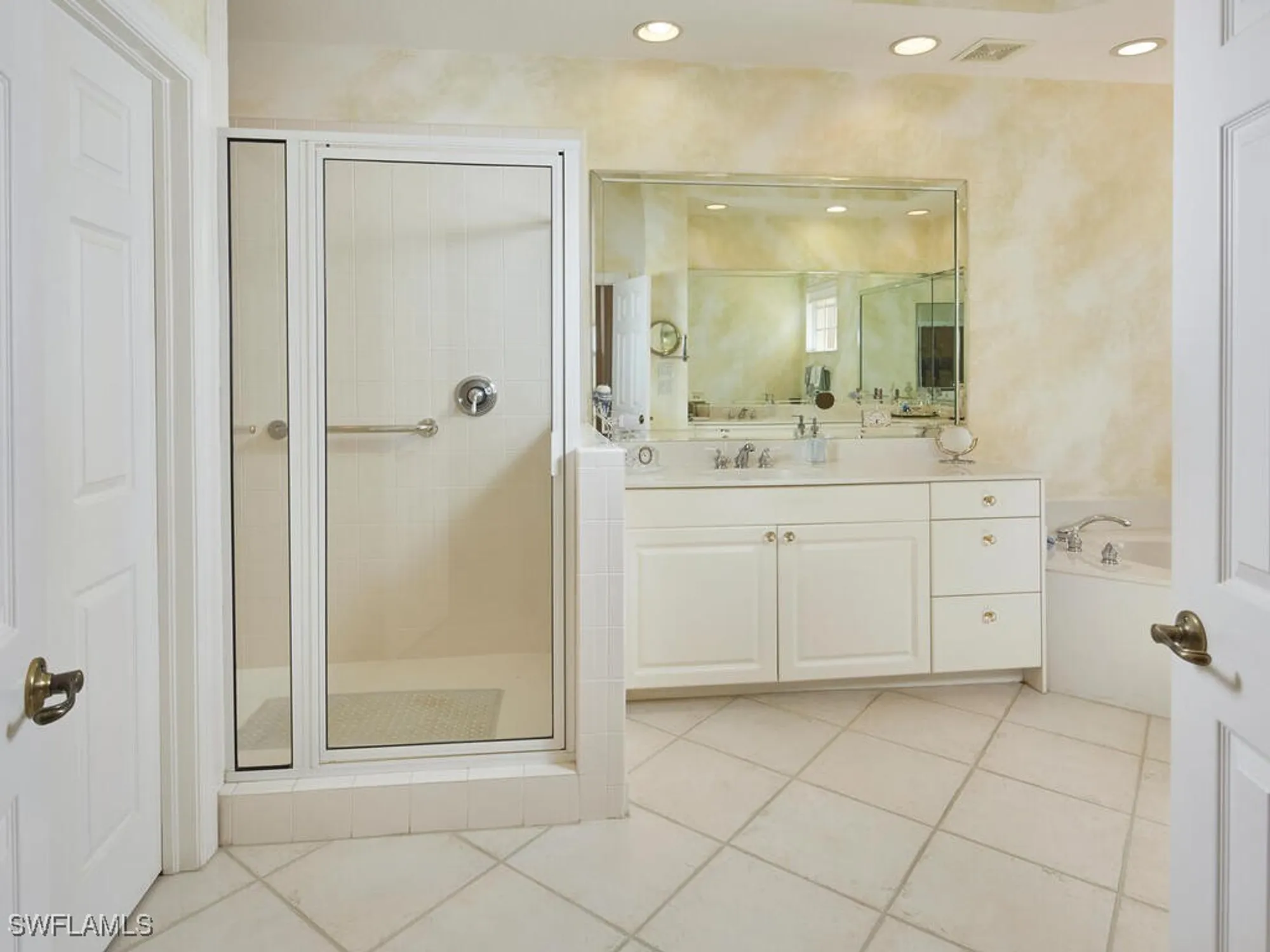 Property Slideshow image 13 of 35 | 26900 wyndhurst ct 201, Bonita Springs, FL, 34134