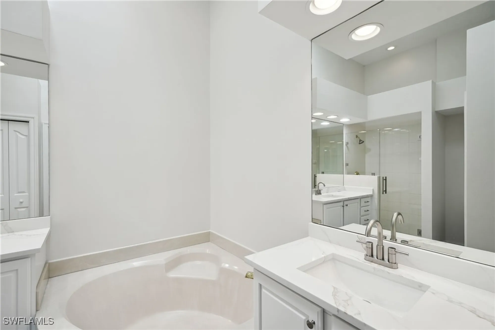 Property Slideshow image 15 of 39 | 8188 saratoga dr 703, Naples, FL, 34113