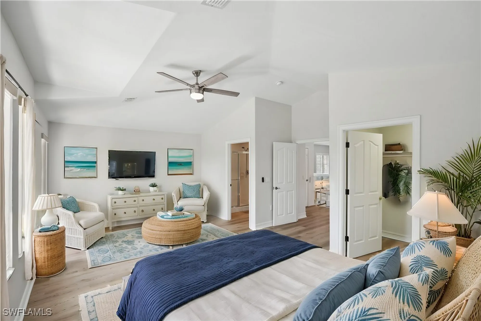 Property Slideshow image 13 of 39 | 8188 saratoga dr 703, Naples, FL, 34113
