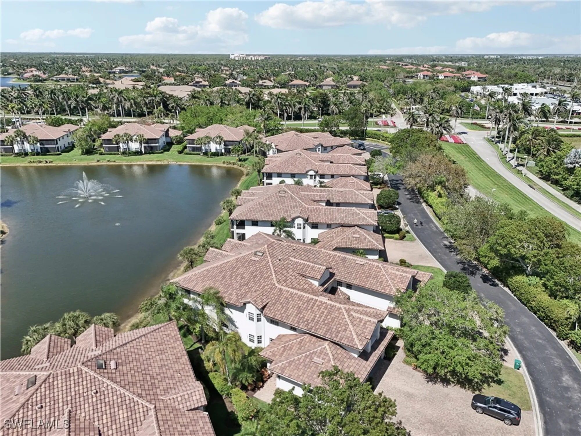 Property Slideshow image 24 of 39 | 8188 saratoga dr 703, Naples, FL, 34113