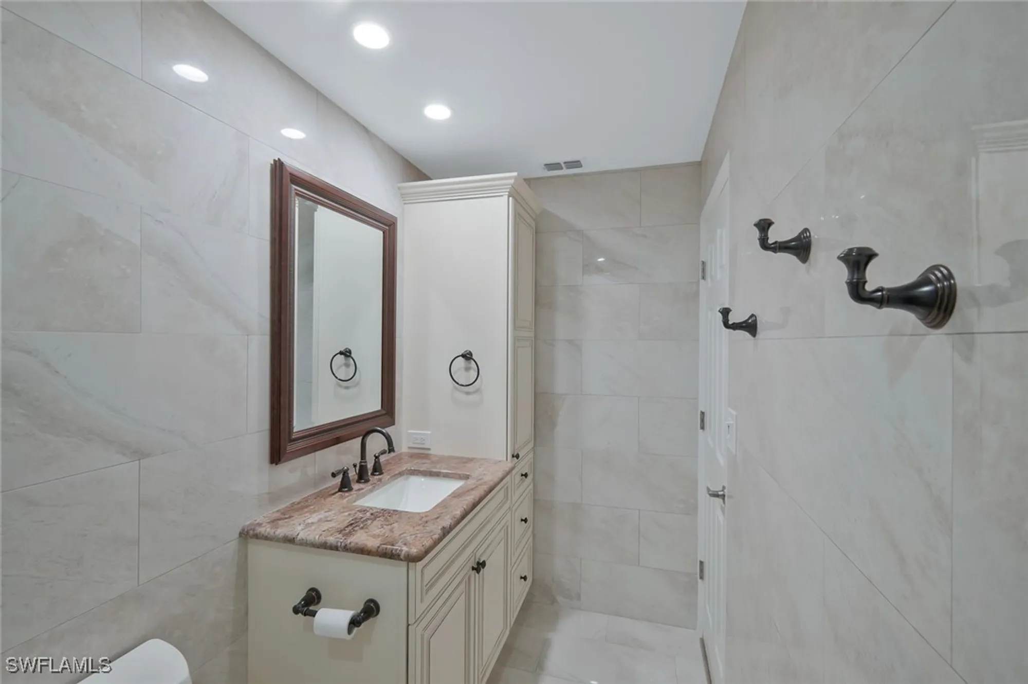 Property Slideshow image 13 of 25 | 11140 caravel cir apt 108, Fort Myers, FL, 33908