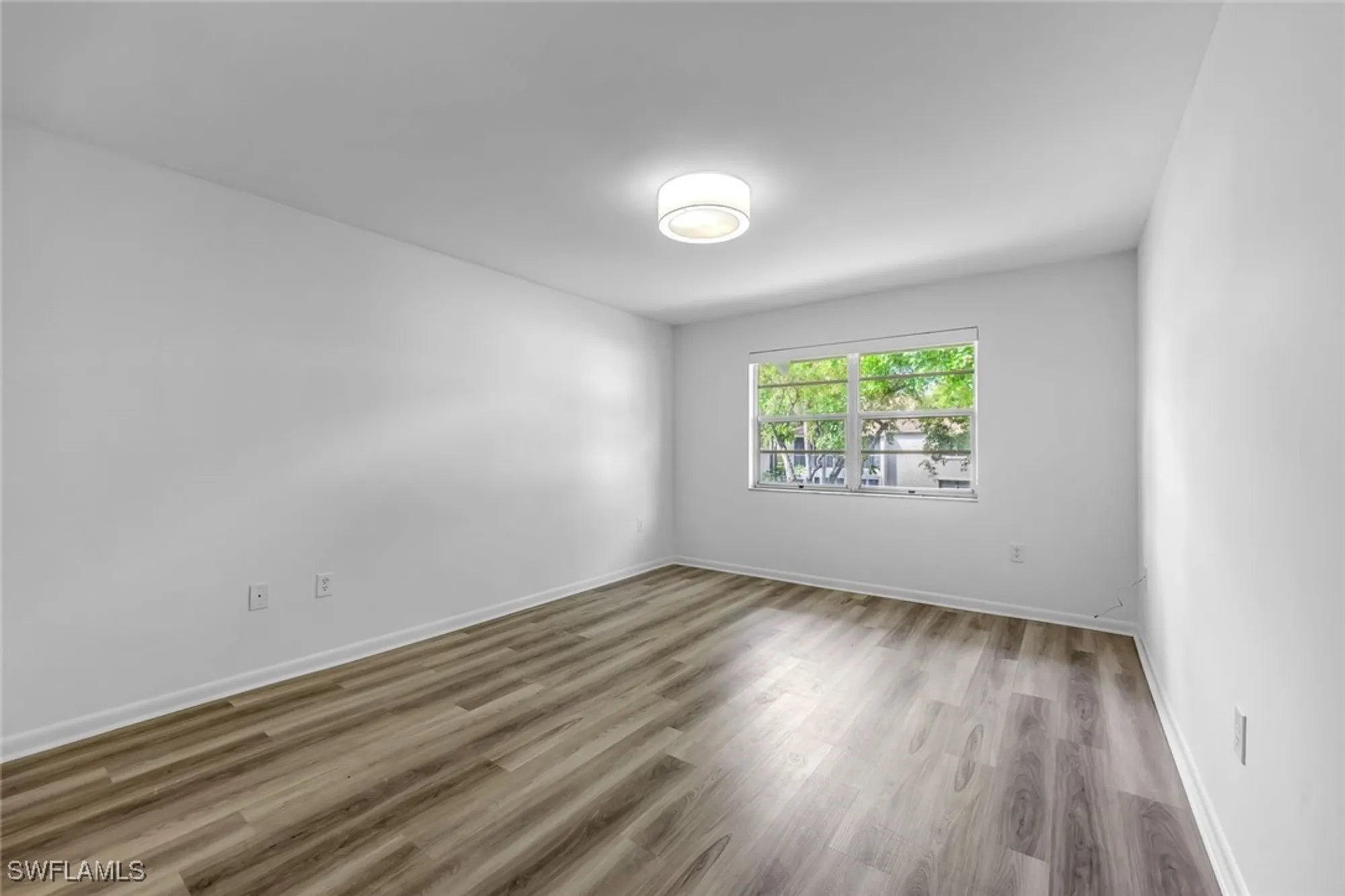 Property Slideshow image 10 of 17 | 3200 binnacle dr b4, Naples, FL, 34103