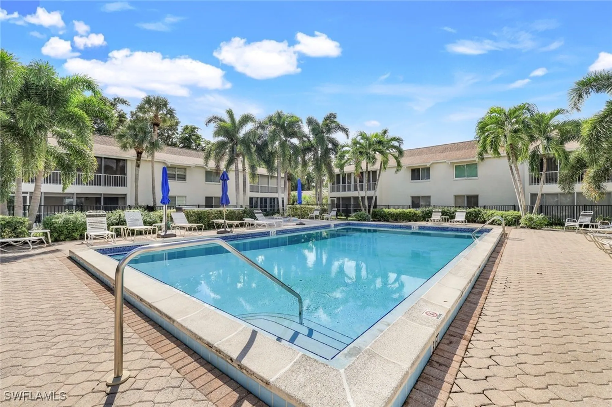 Property Slideshow image 13 of 17 | 3200 binnacle dr b4, Naples, FL, 34103