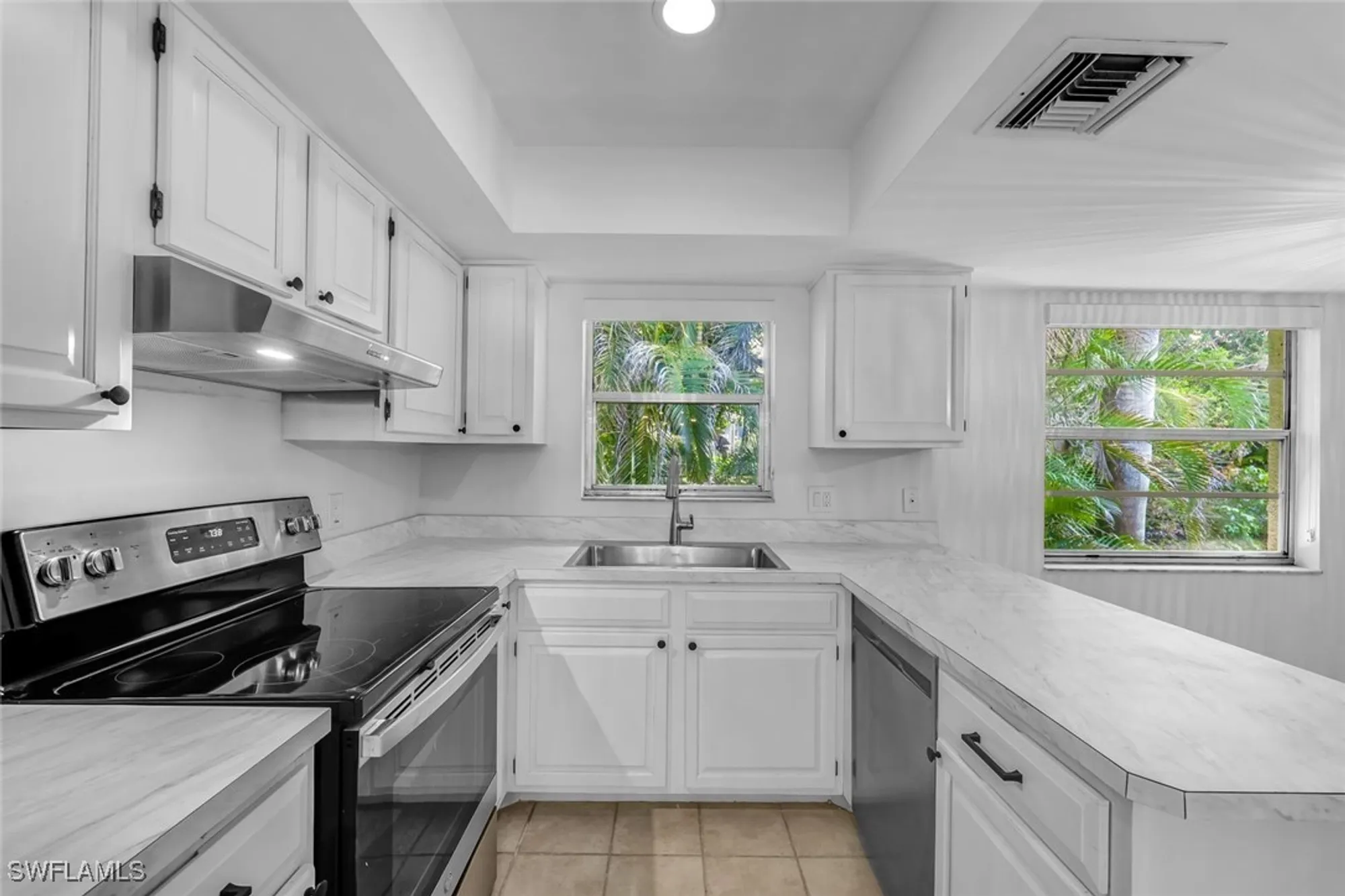 Property Slideshow image 2 of 17 | 3200 binnacle dr b4, Naples, FL, 34103