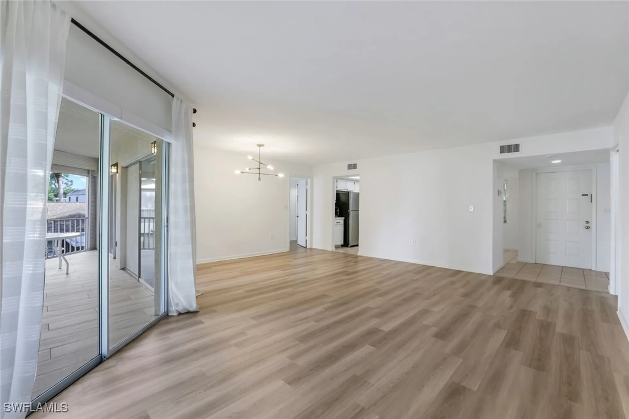 Property Slideshow image 4 of 17 | 3200 binnacle dr b4, Naples, FL, 34103