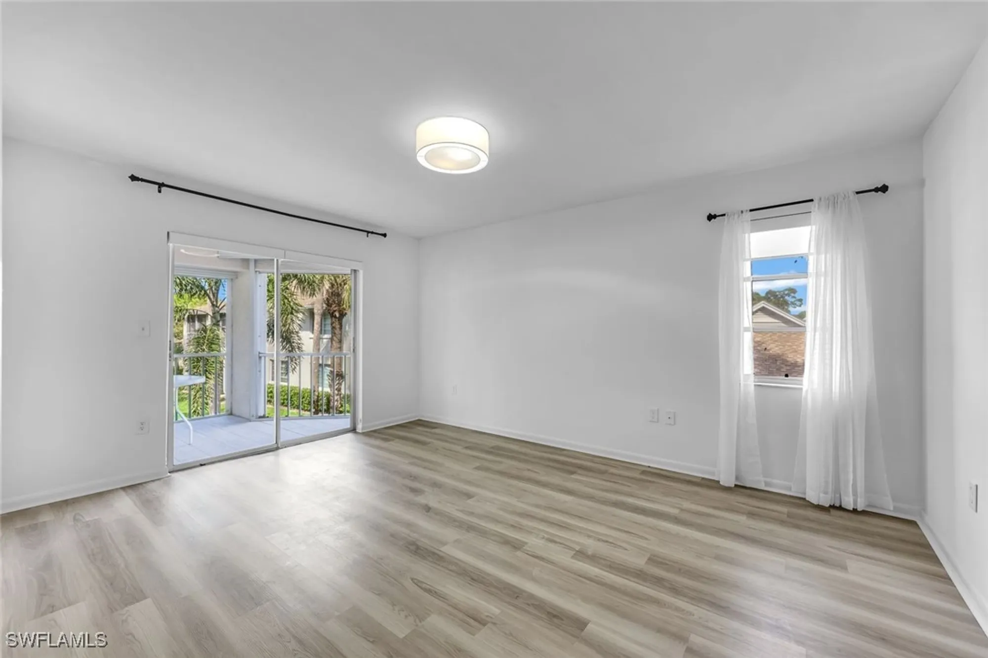 Property Slideshow image 8 of 17 | 3200 binnacle dr b4, Naples, FL, 34103