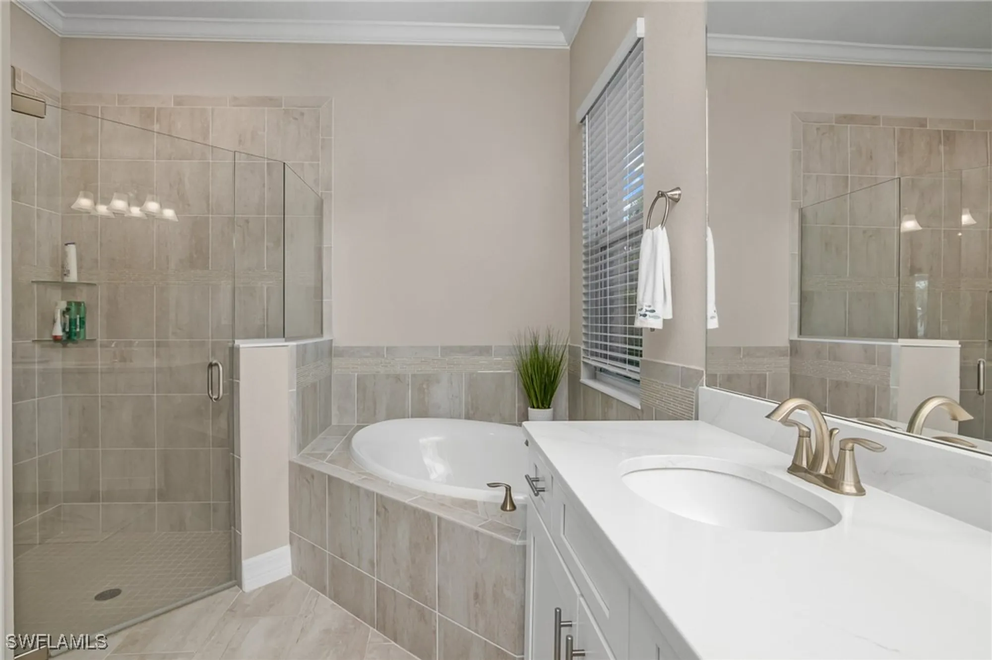 Property Slideshow image 17 of 34 | 13504 blue bay cir, Fort Myers, FL, 33913