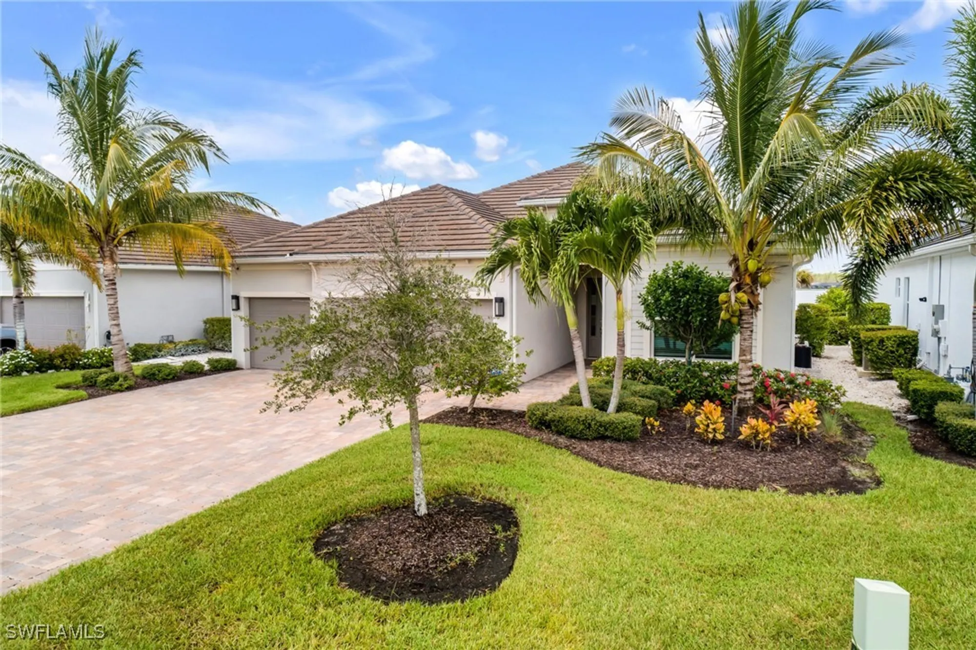 Property Slideshow image 5 of 34 | 13504 blue bay cir, Fort Myers, FL, 33913