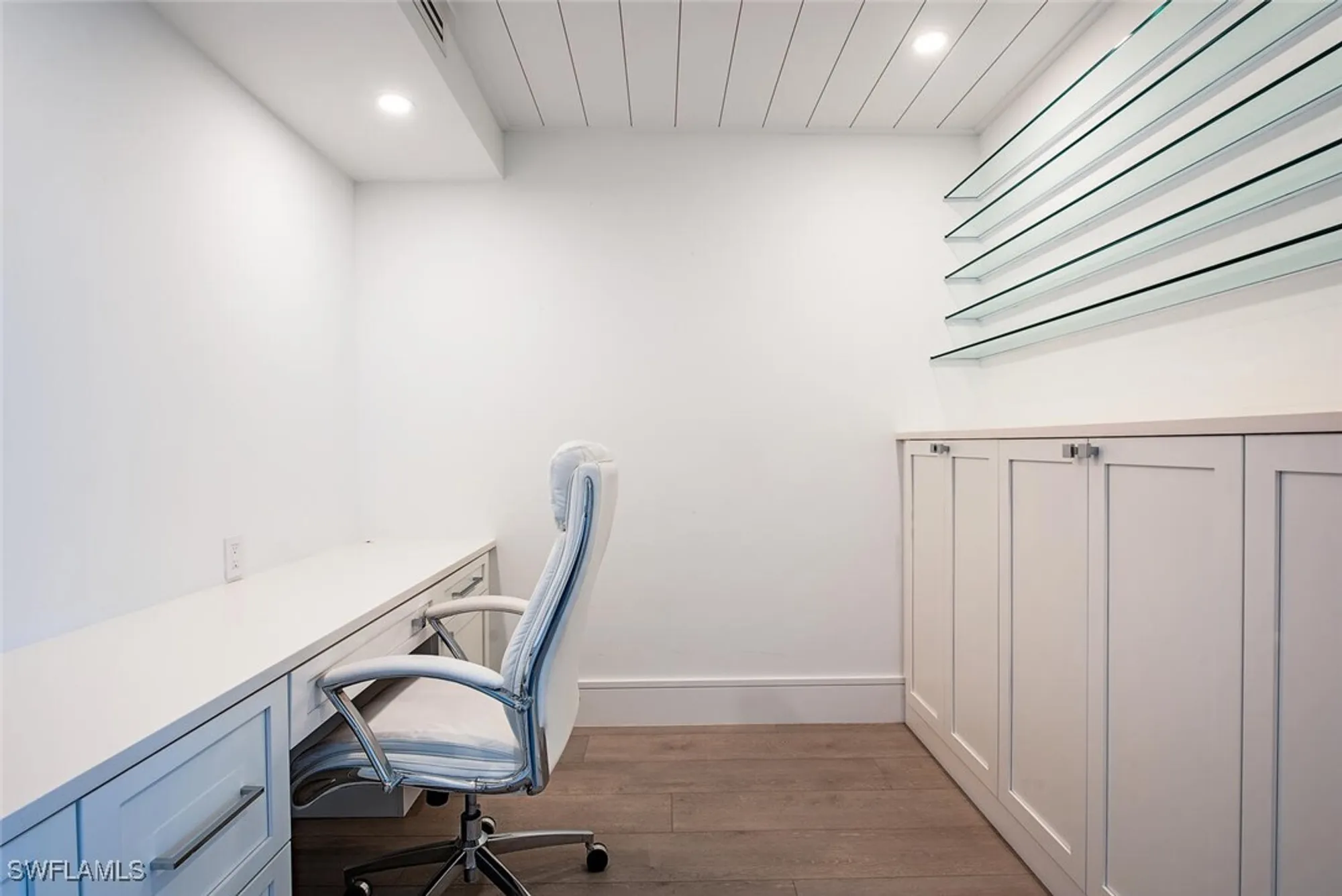 Property Slideshow image 8 of 18 | 3401 gulf shore blvd n apt 502, Naples, FL, 34103