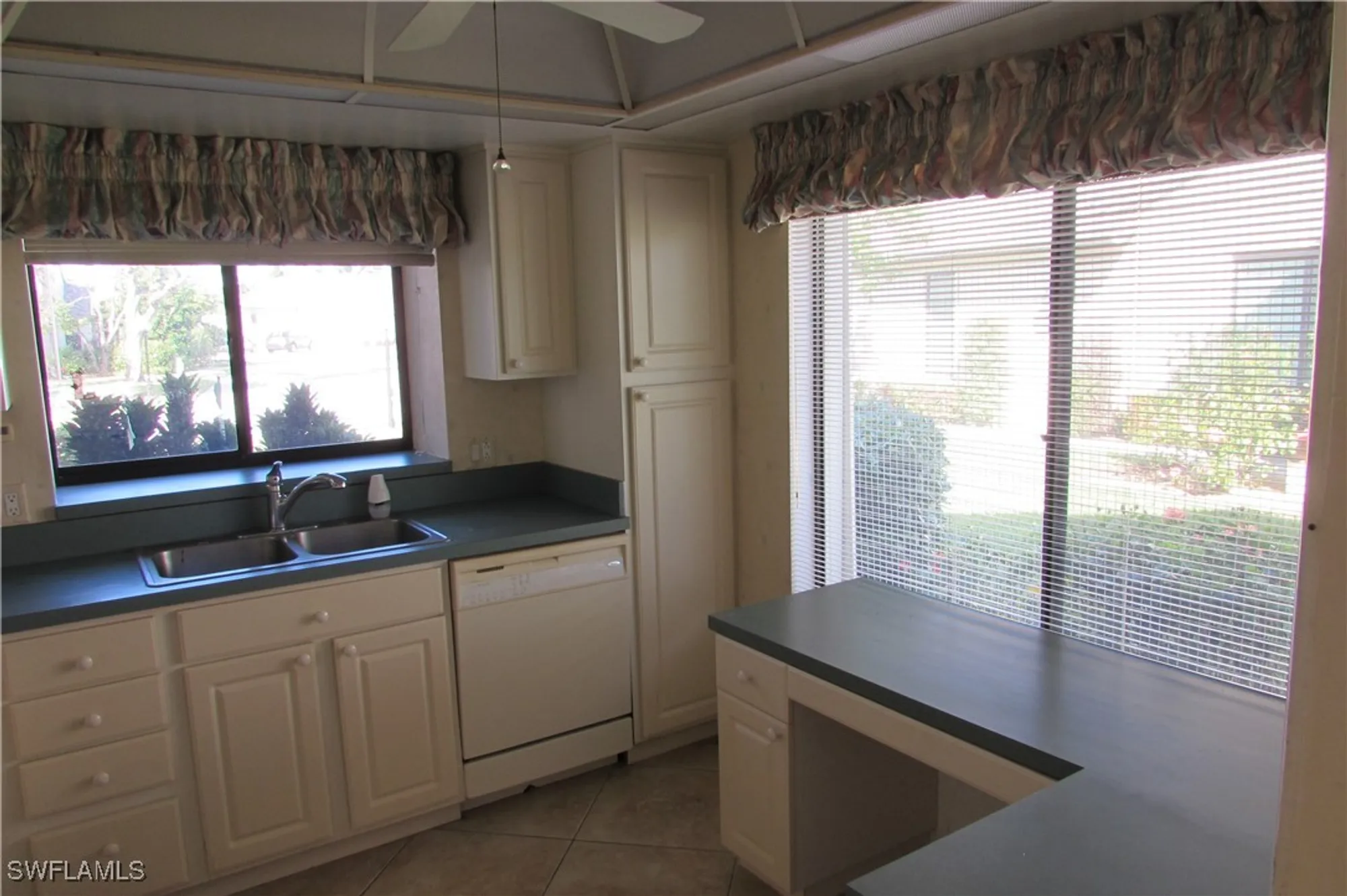 Property Slideshow image 15 of 30 | 1727 bent tree cir, Fort Myers, FL, 33907