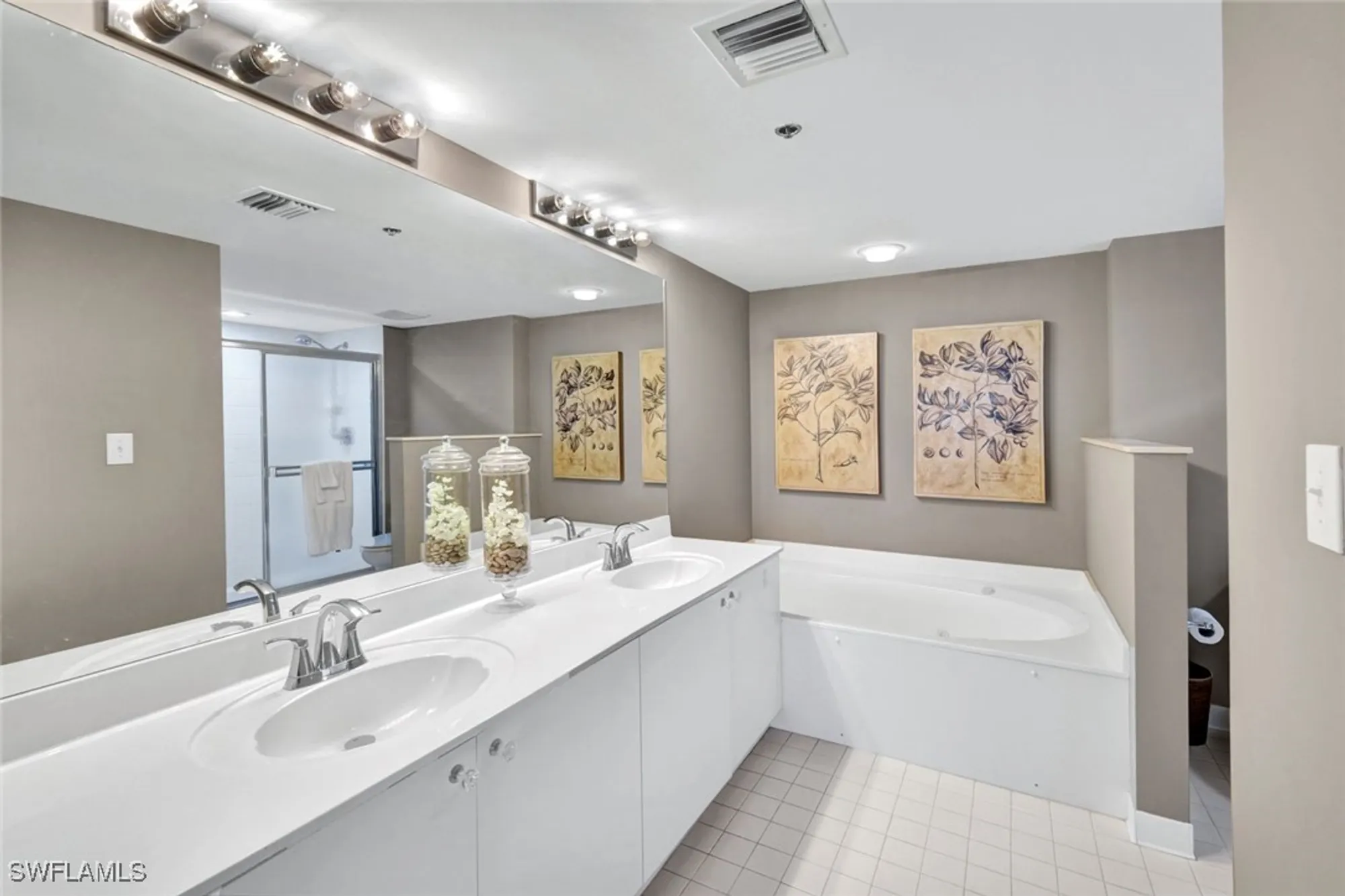 Property Slideshow image 16 of 41 | 6585 nicholas blvd apt 404, Naples, FL, 34108