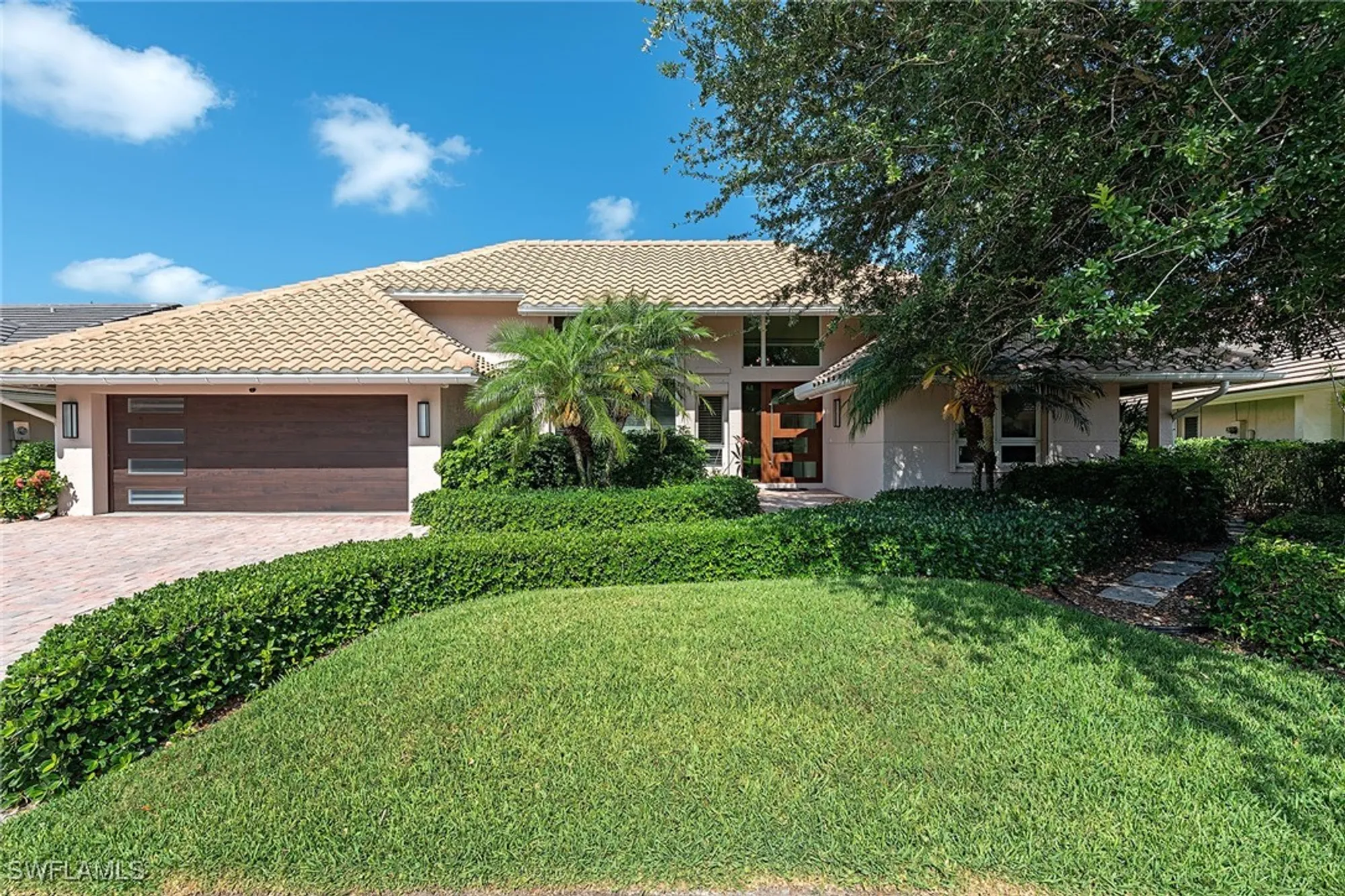 Property Slideshow image 1 of 18 | 805 pine village ln, Naples, FL, 34108