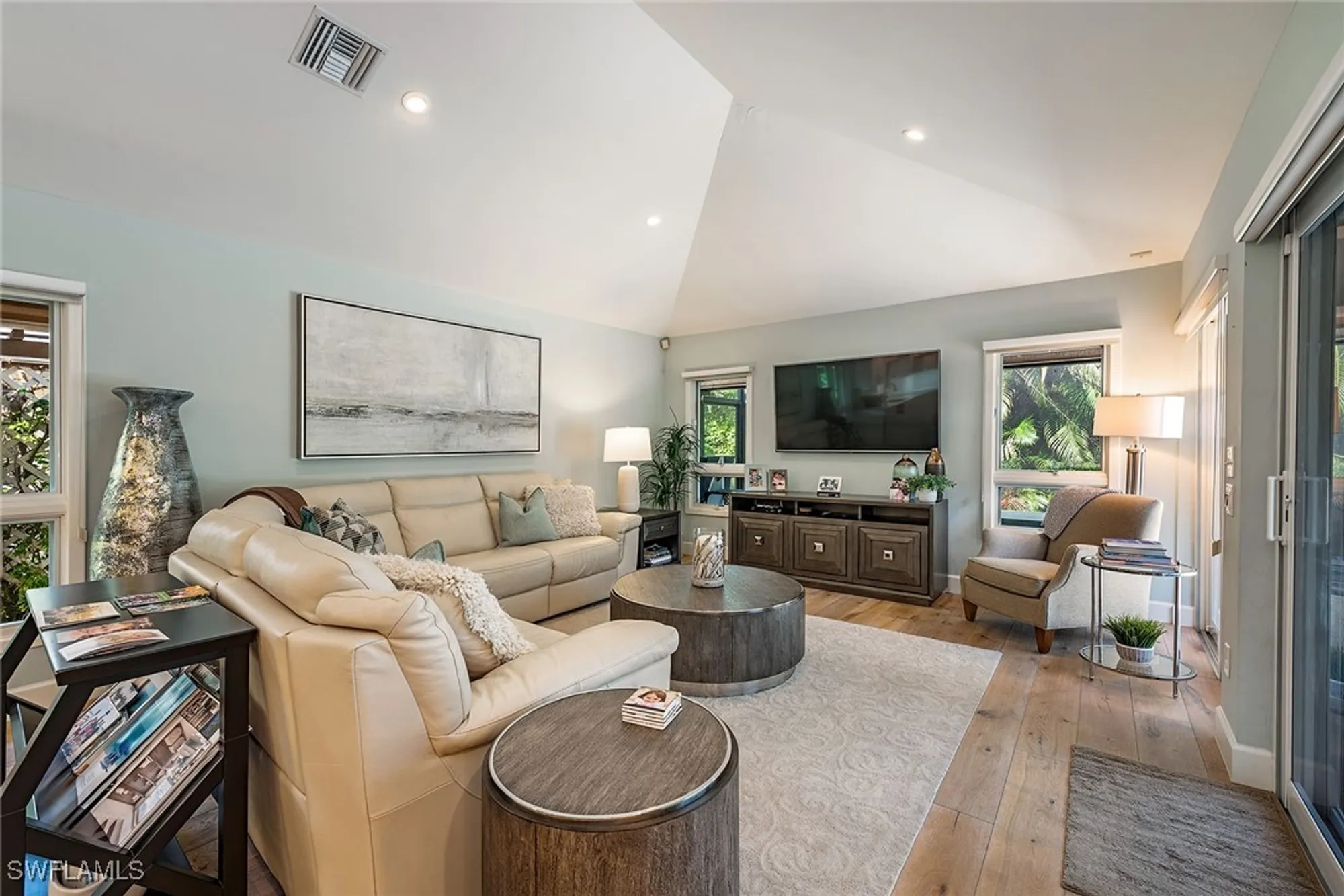 Property Slideshow image 3 of 18 | 805 pine village ln, Naples, FL, 34108