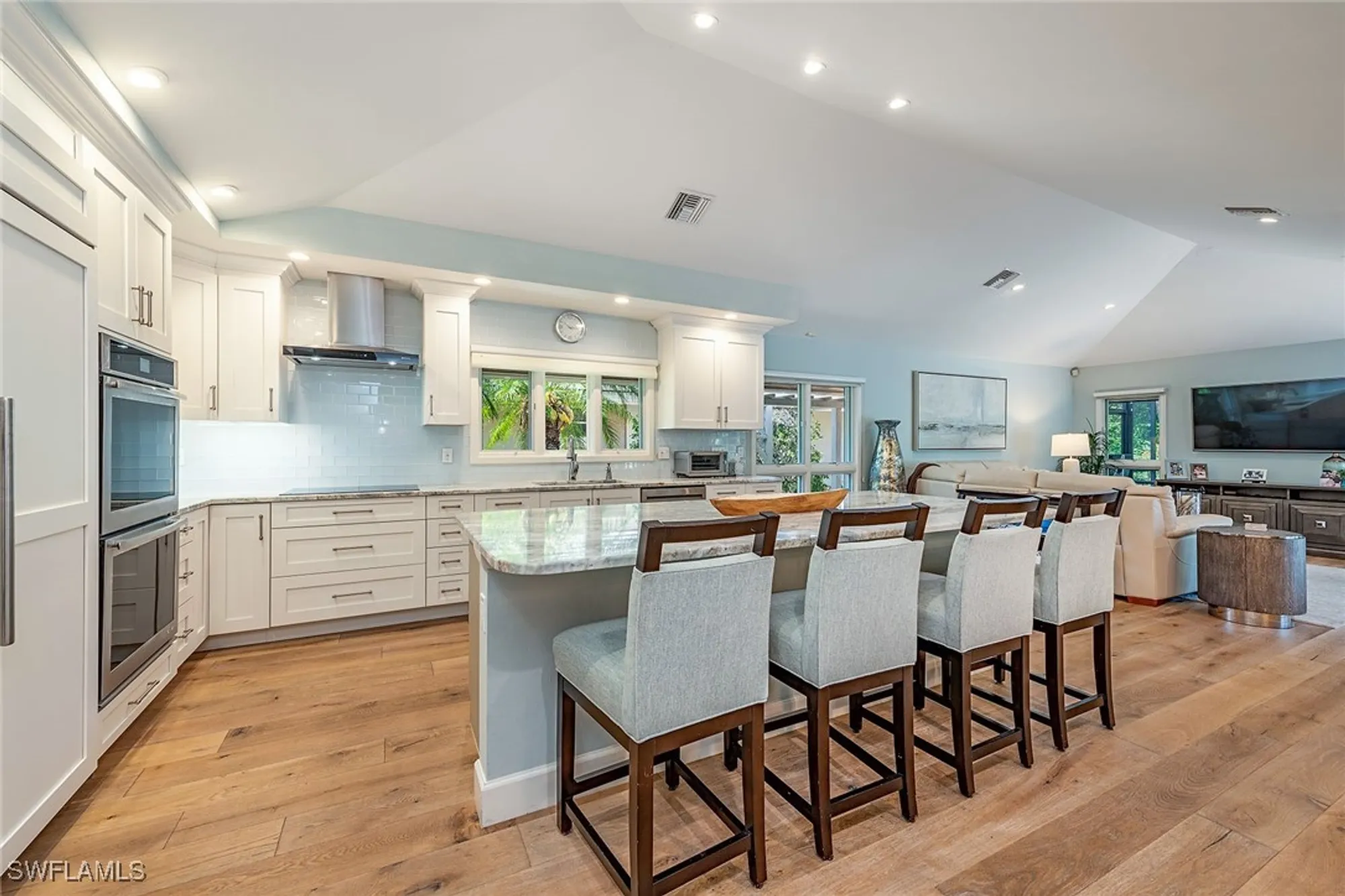 Property Slideshow image 5 of 18 | 805 pine village ln, Naples, FL, 34108