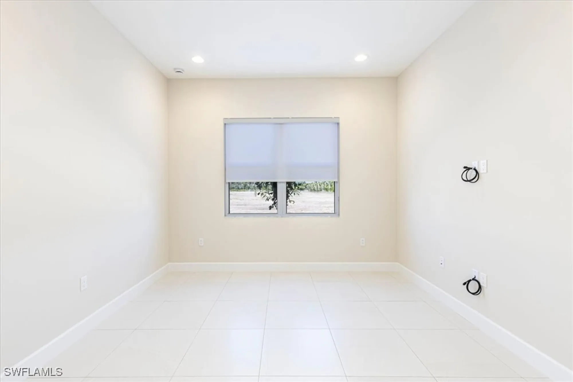 Property Slideshow image 14 of 30 | 2749 durham cir, Naples, FL, 34112
