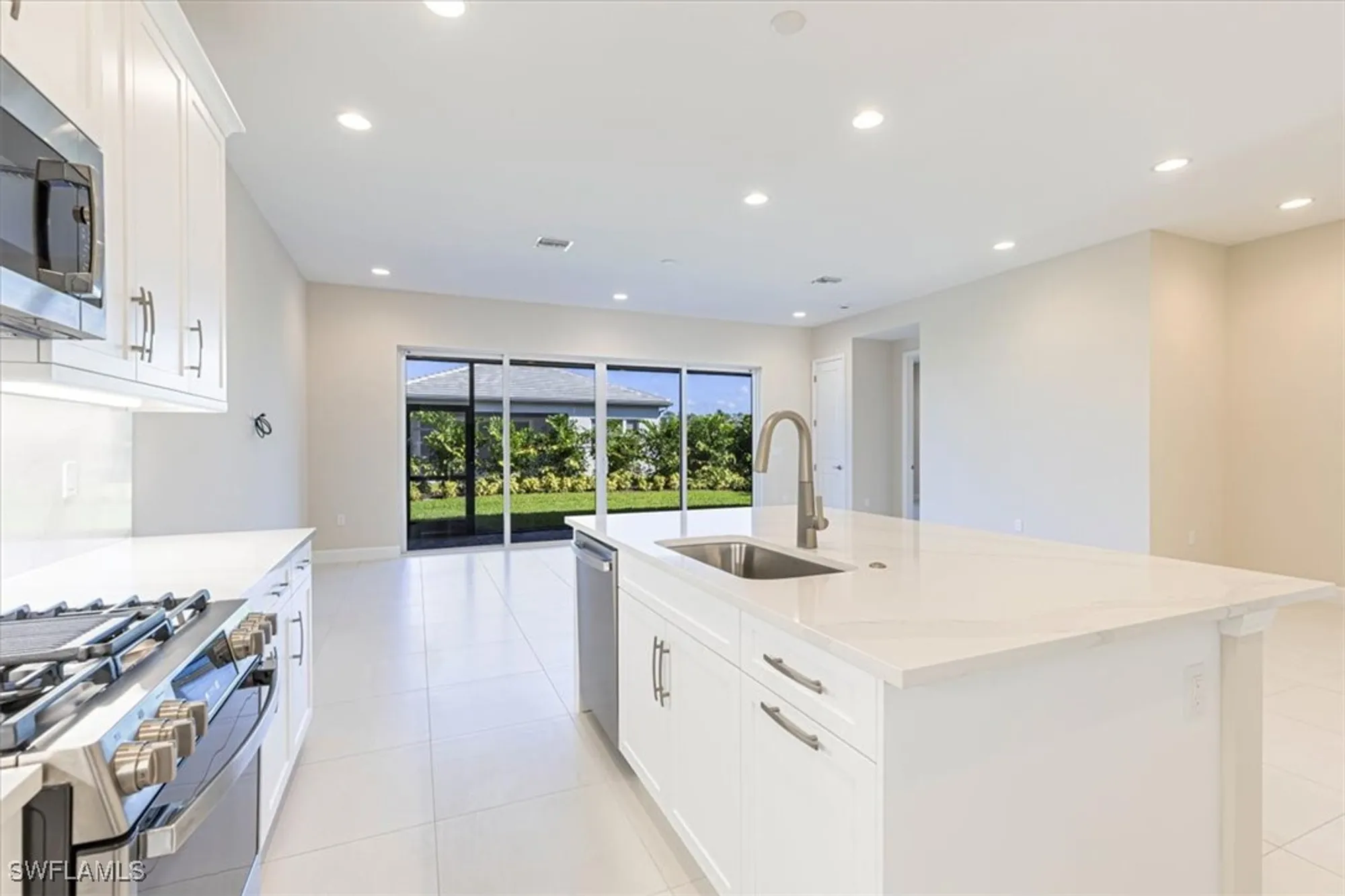 Property Slideshow image 10 of 30 | 2749 durham cir, Naples, FL, 34112