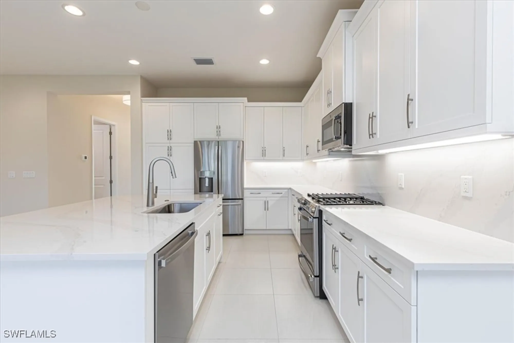 Property Slideshow image 12 of 30 | 2749 durham cir, Naples, FL, 34112